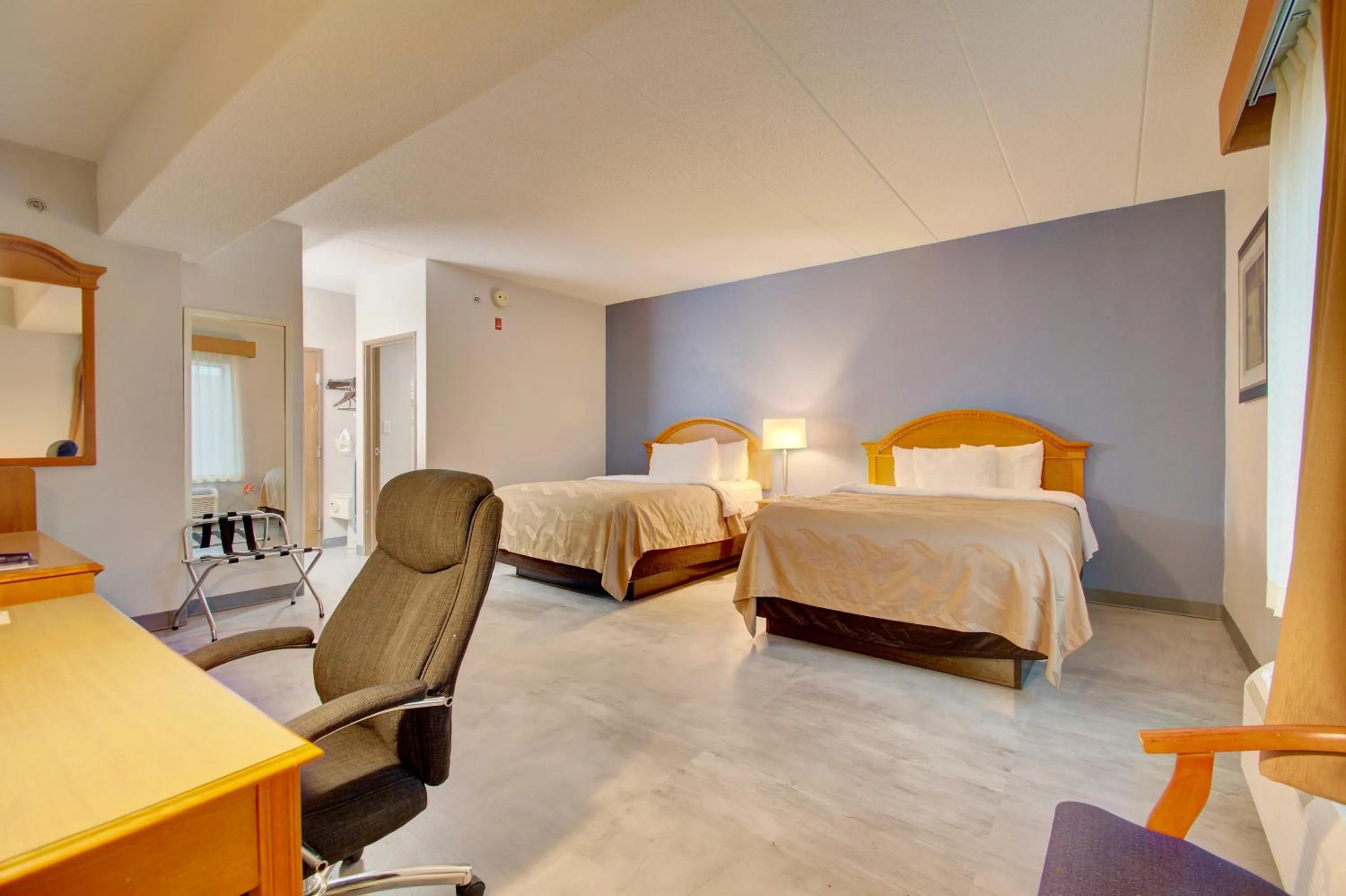 Bedroom, Bed in Quality Inn & Suites CVG Airport