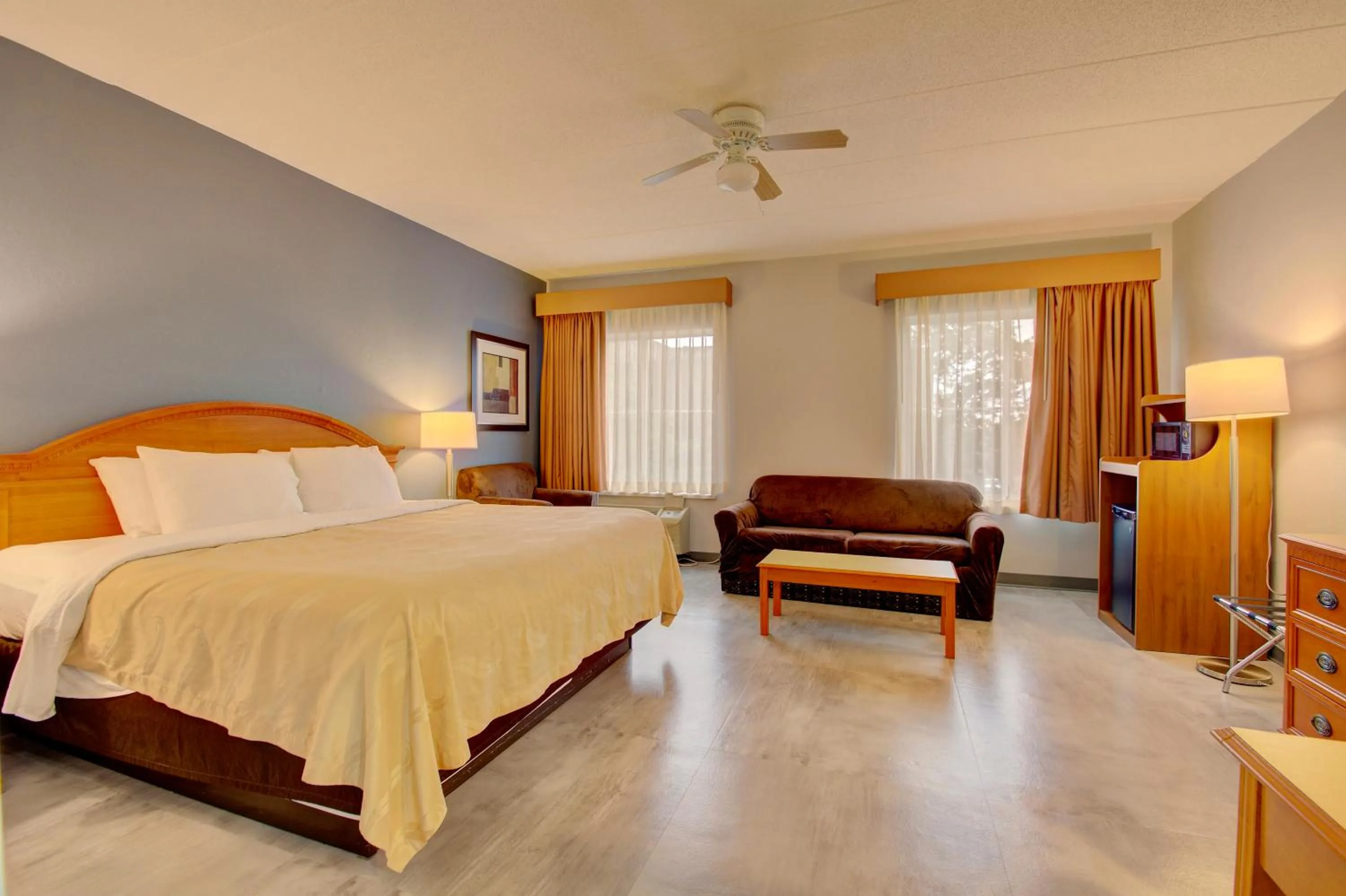 Photo of the whole room, Bed in Quality Inn & Suites CVG Airport