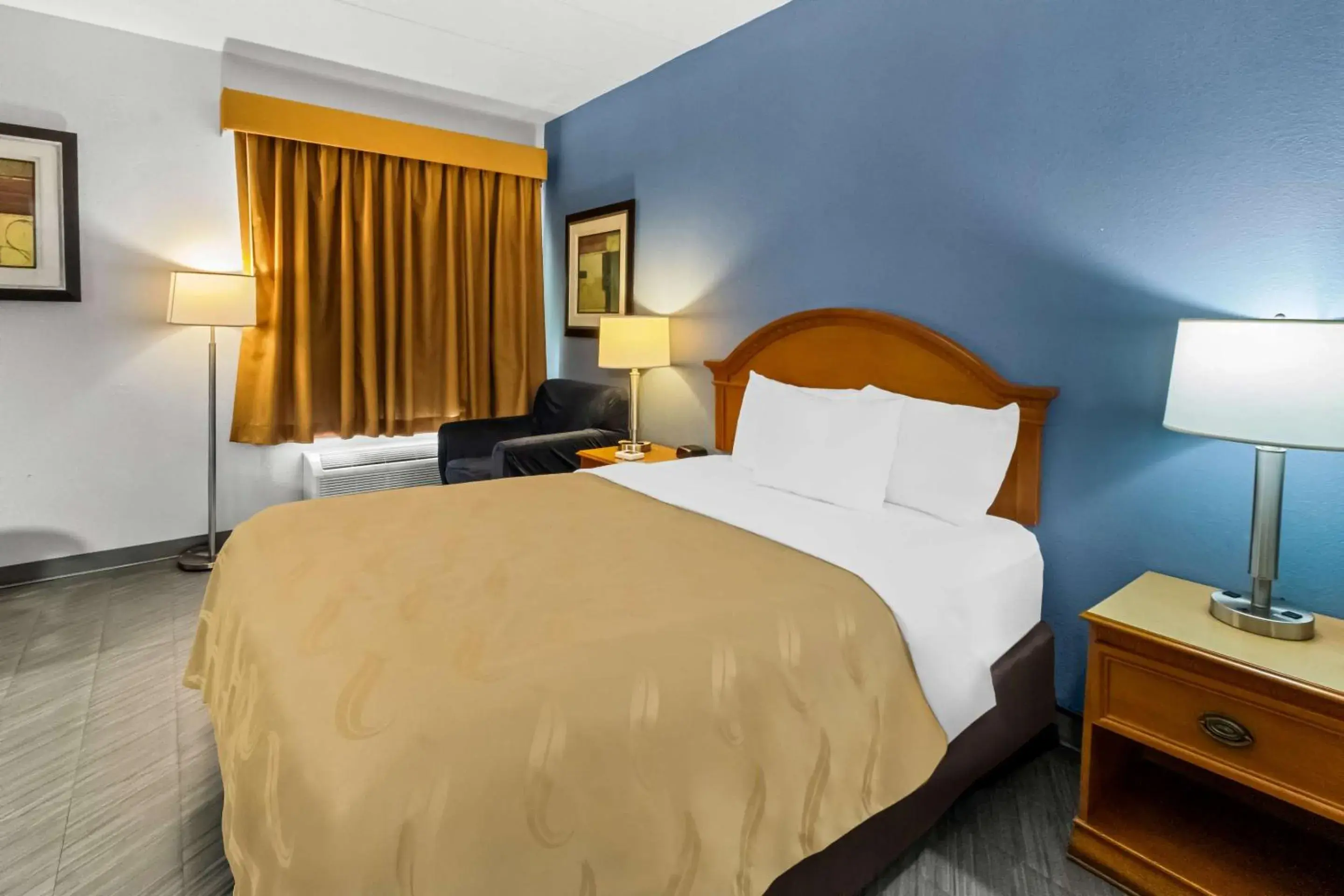 Bedroom, Bed in Quality Inn & Suites CVG Airport Bedroom, Bed in Quality Inn & Suites CVG Airport