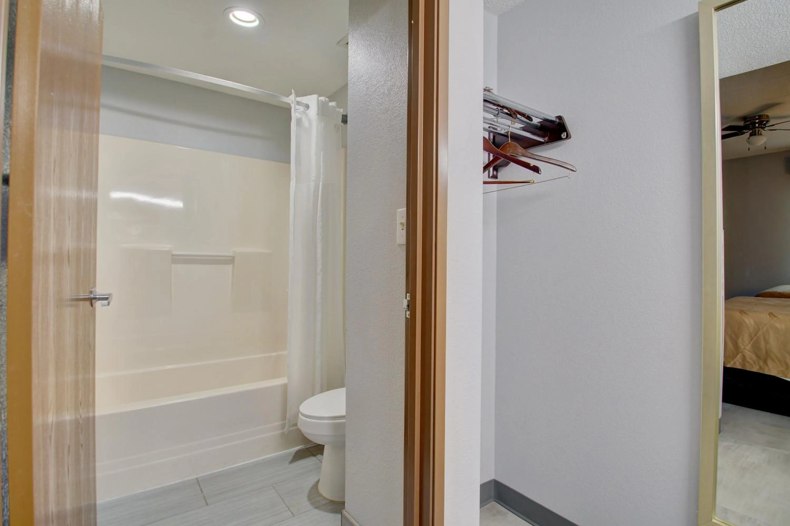 Shower in Quality Inn & Suites CVG Airport