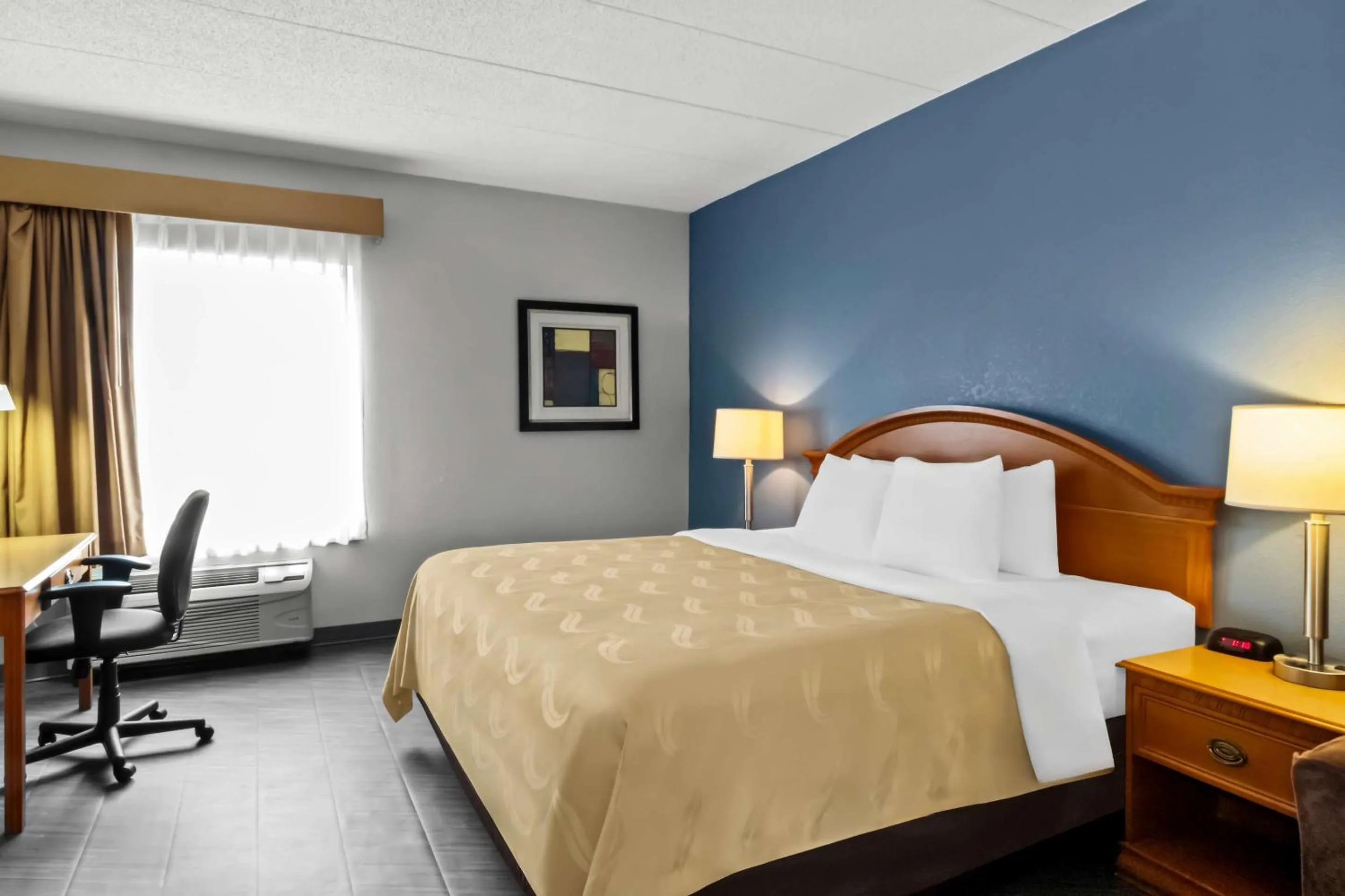 Bedroom, Bed in Quality Inn & Suites CVG Airport