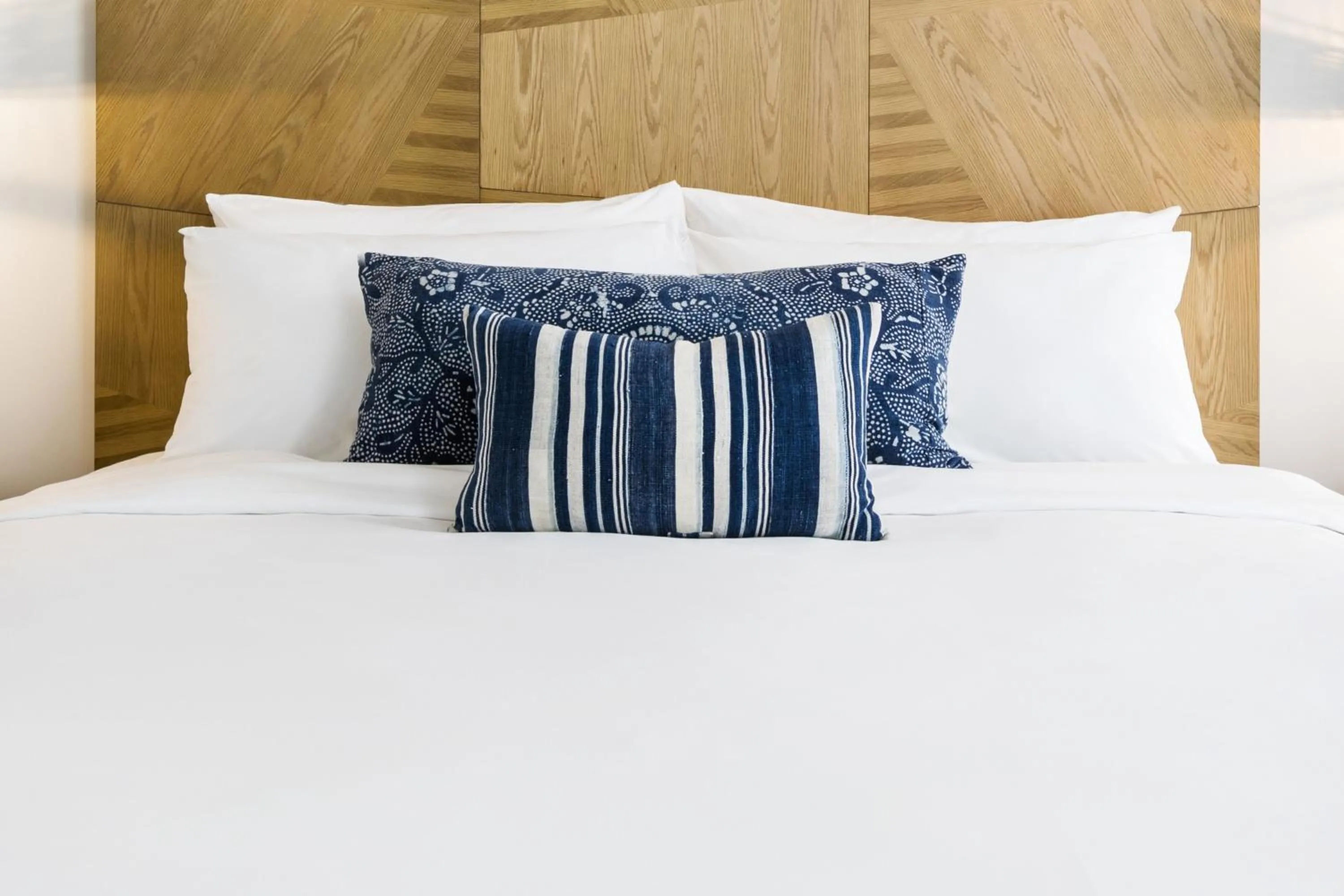 Photo of the whole room, Bed in Kimpton Angler’s Hotel South Beach by IHG