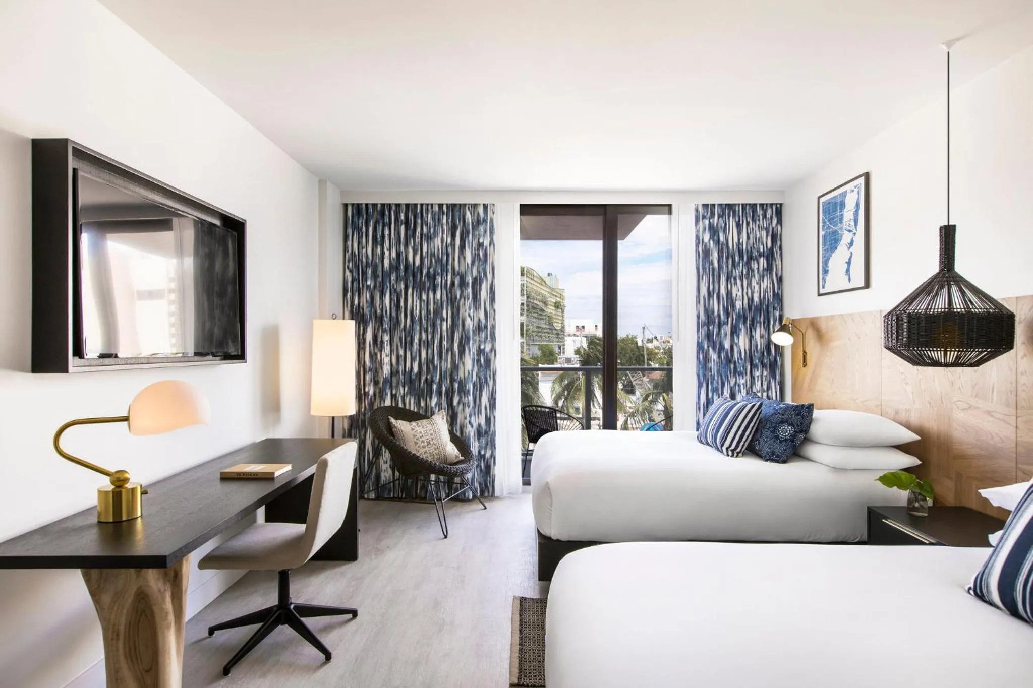 Photo of the whole room, Bed in Kimpton Angler’s Hotel South Beach by IHG