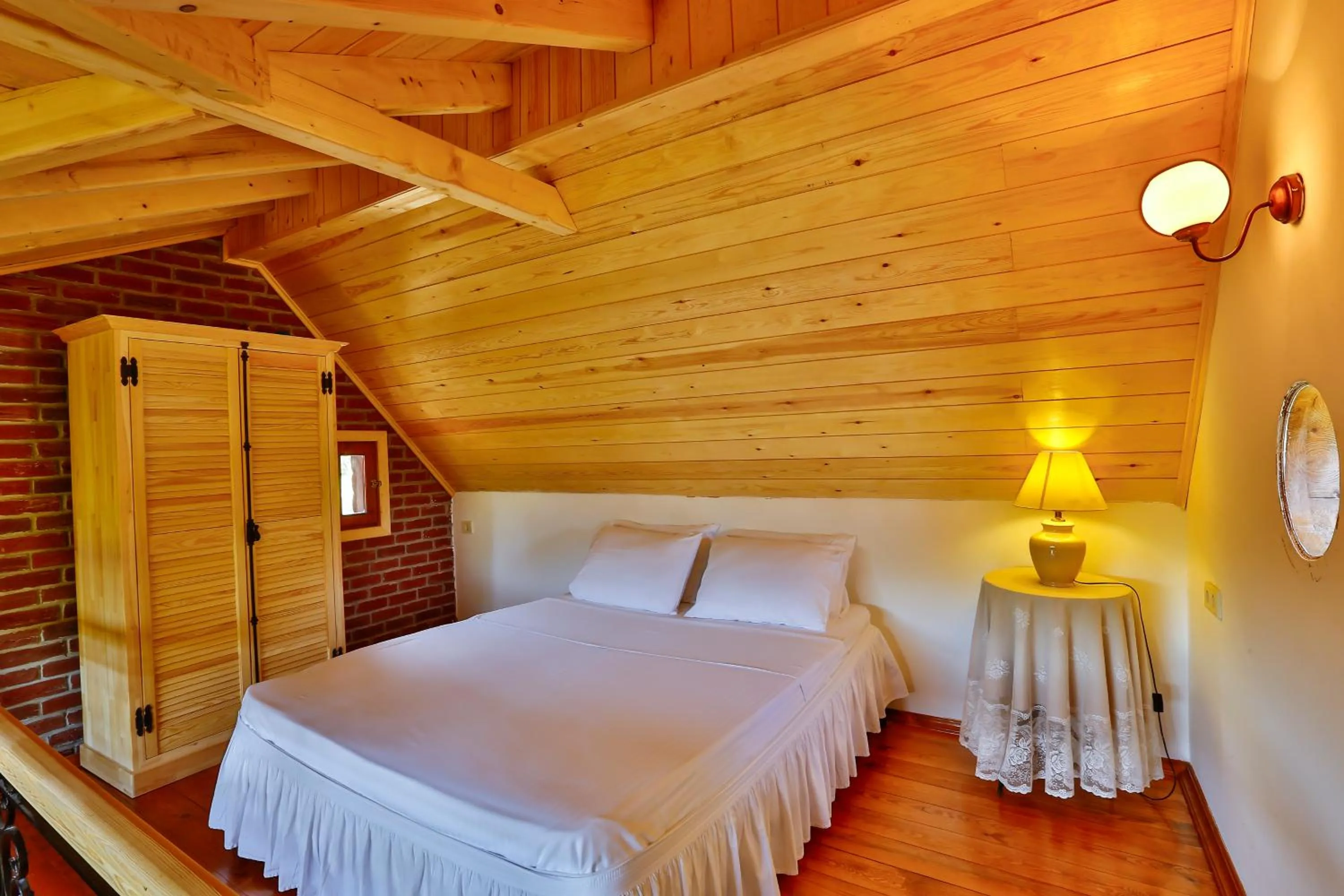 Decorative detail, Bed in Tranquilla River Lodge