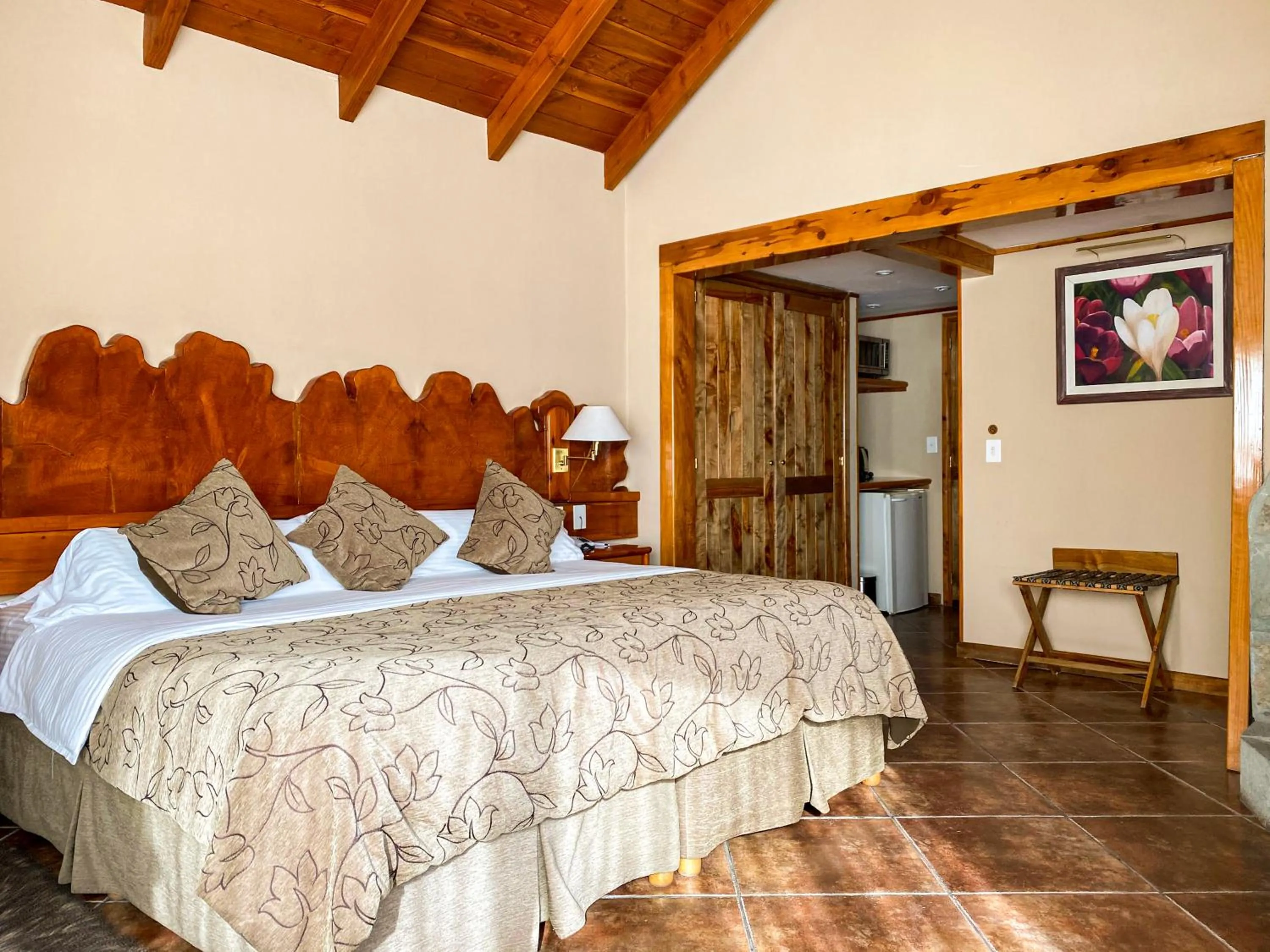 Bed in Charming Luxury Lodge & Private Spa