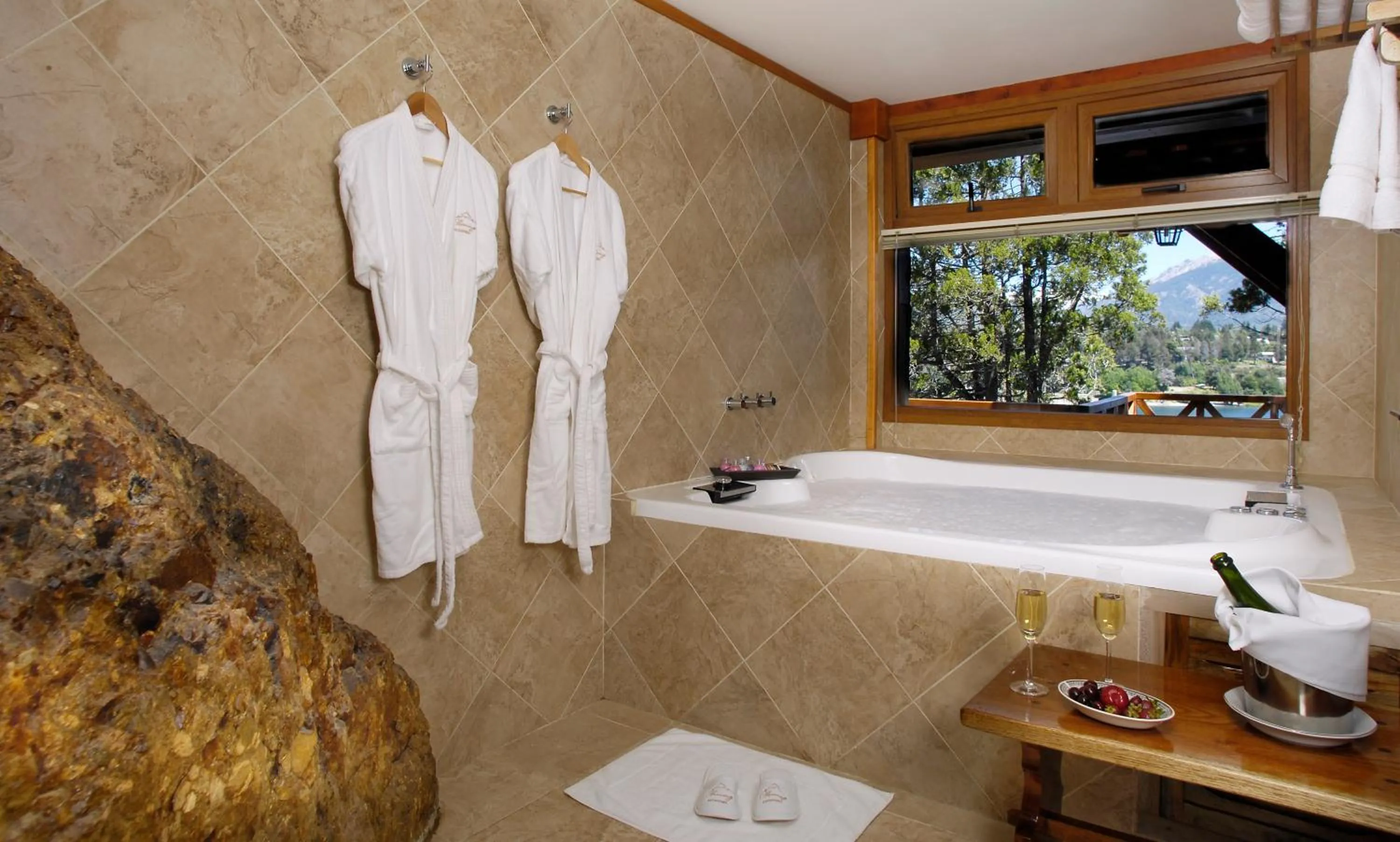 Bathroom in Charming Luxury Lodge & Private Spa