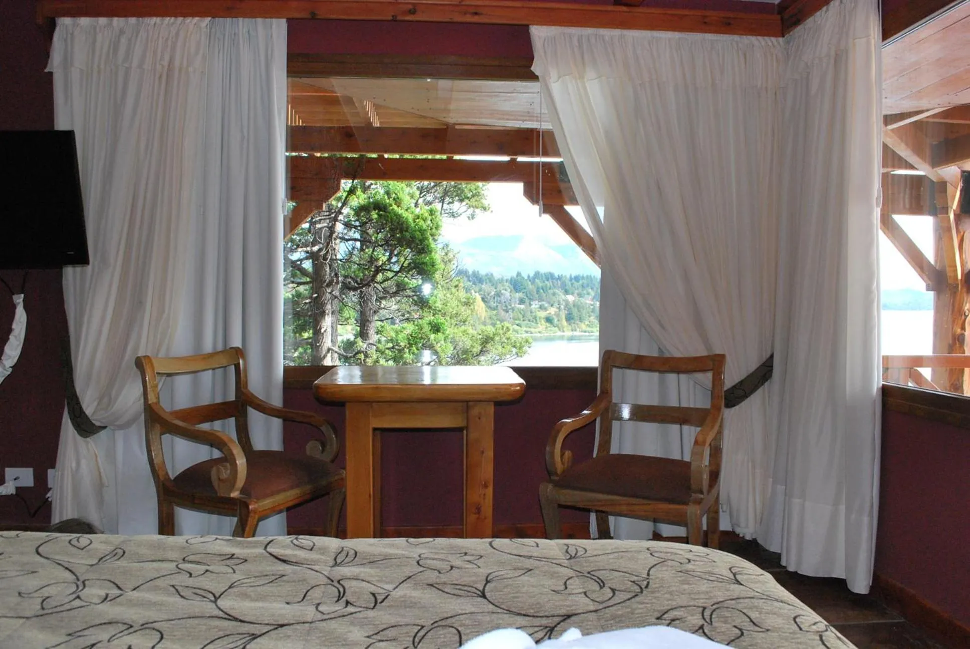 Bed in Charming Luxury Lodge & Private Spa