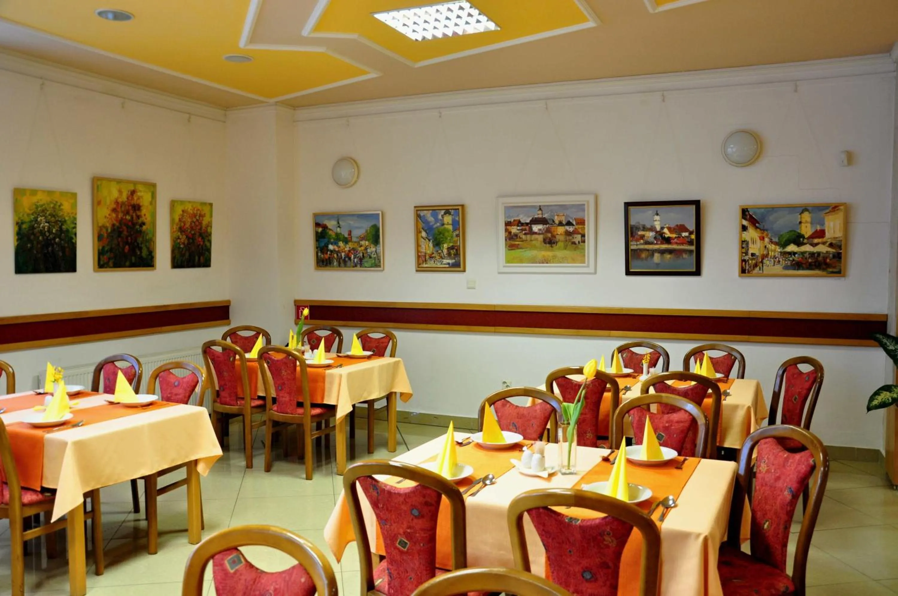 Restaurant/places to eat in Tatra Hotel