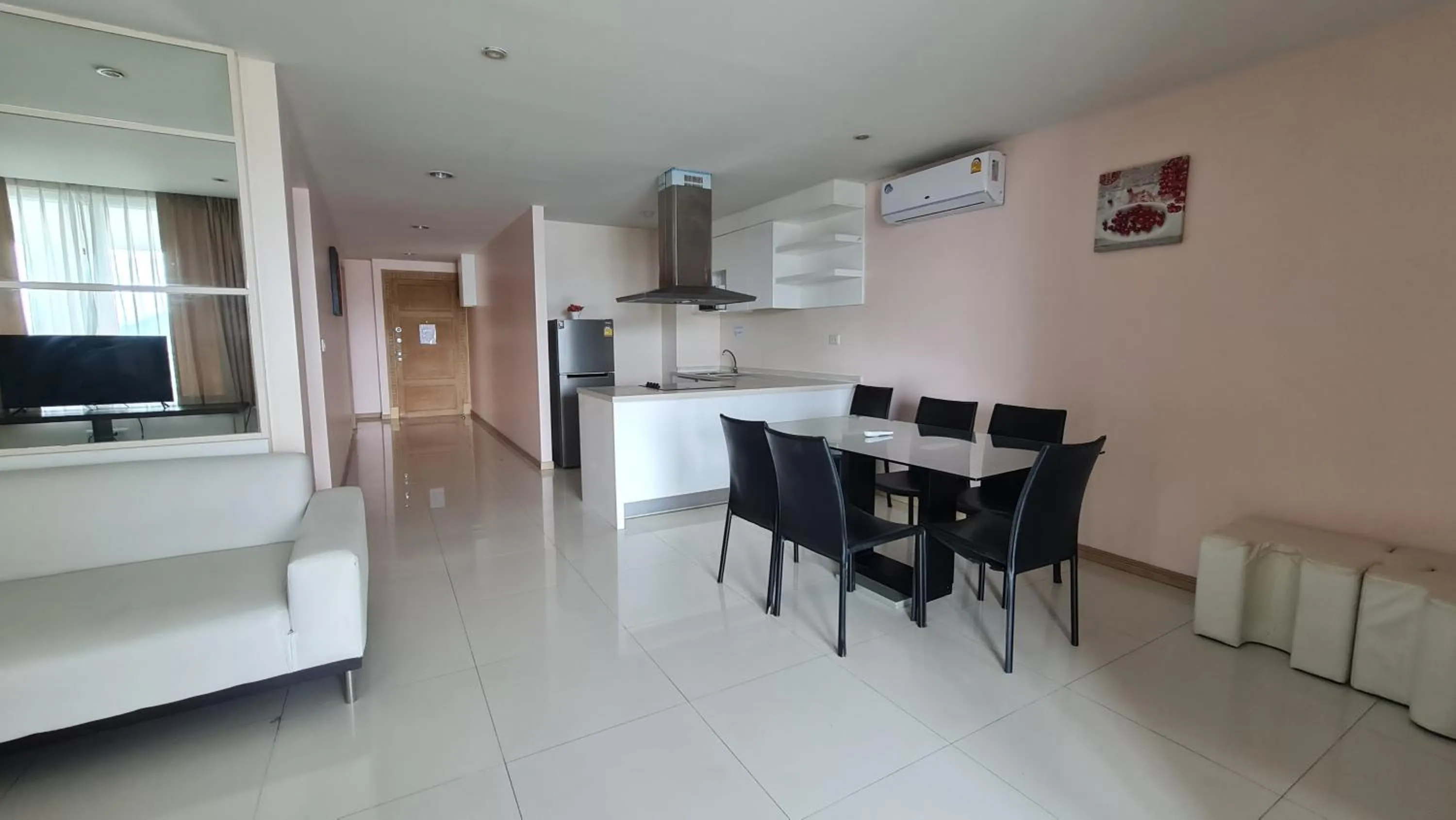 Restaurant/places to eat in The Baycliff Residences