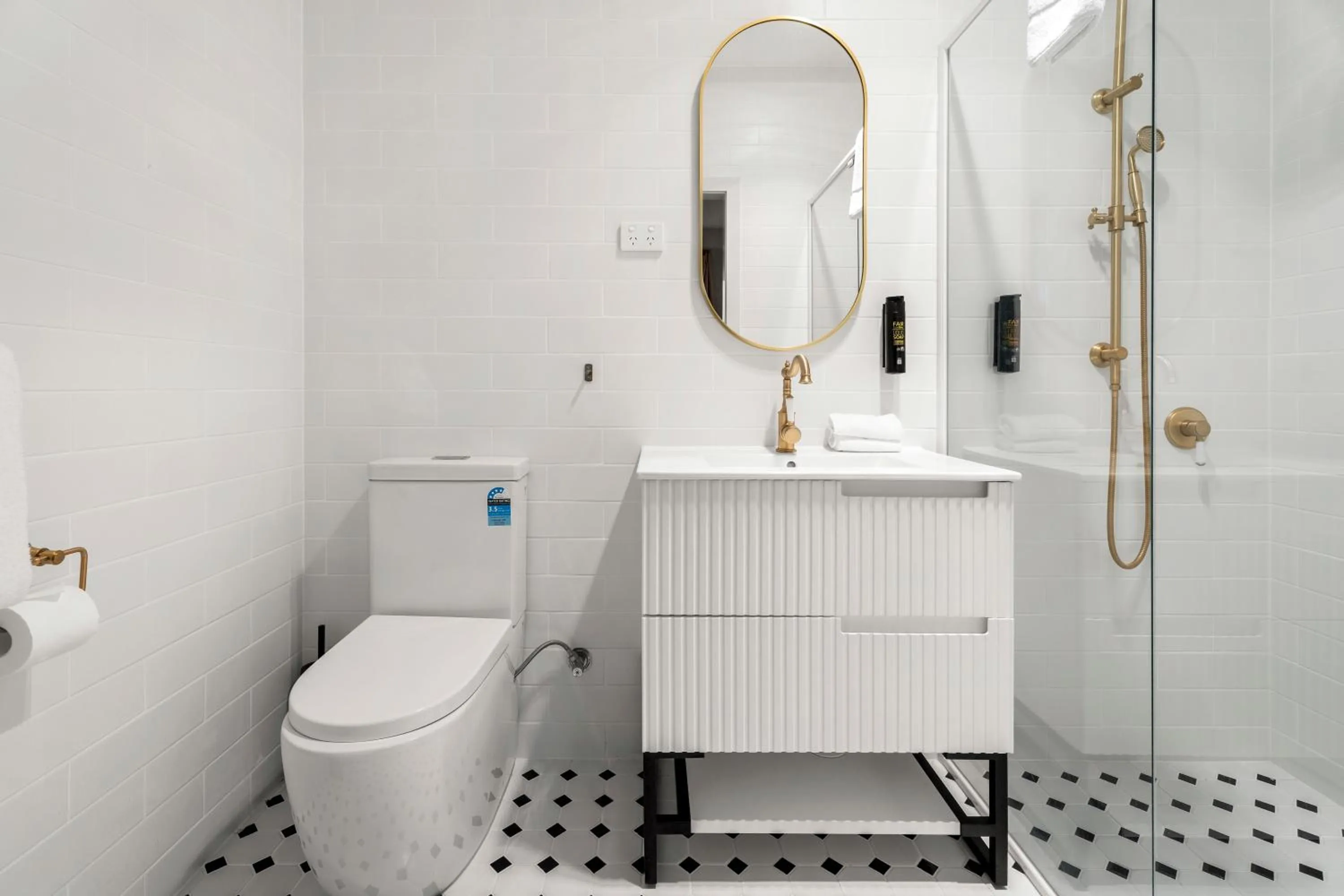 Shower in Metropole Katoomba