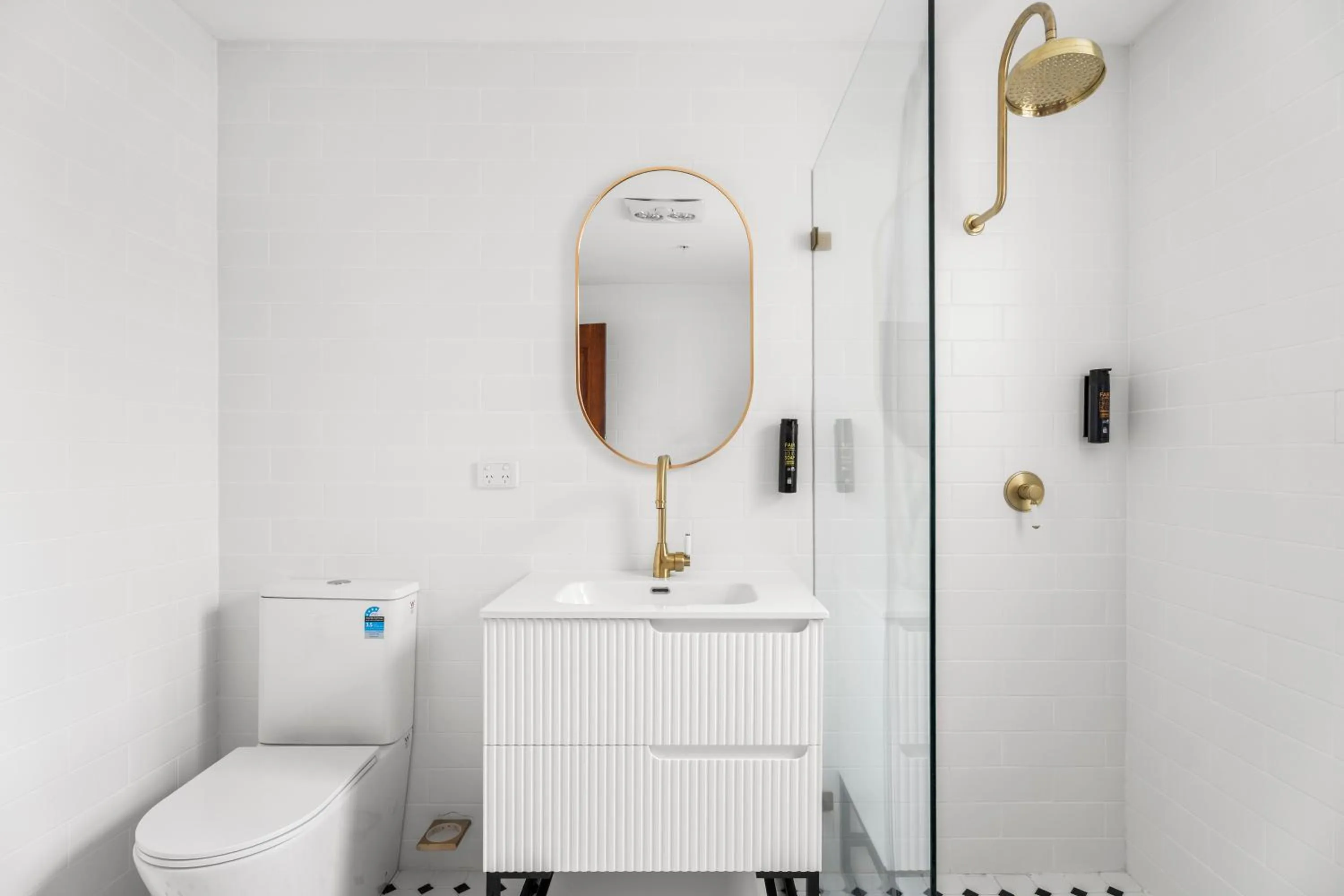 Shower in Metropole Katoomba