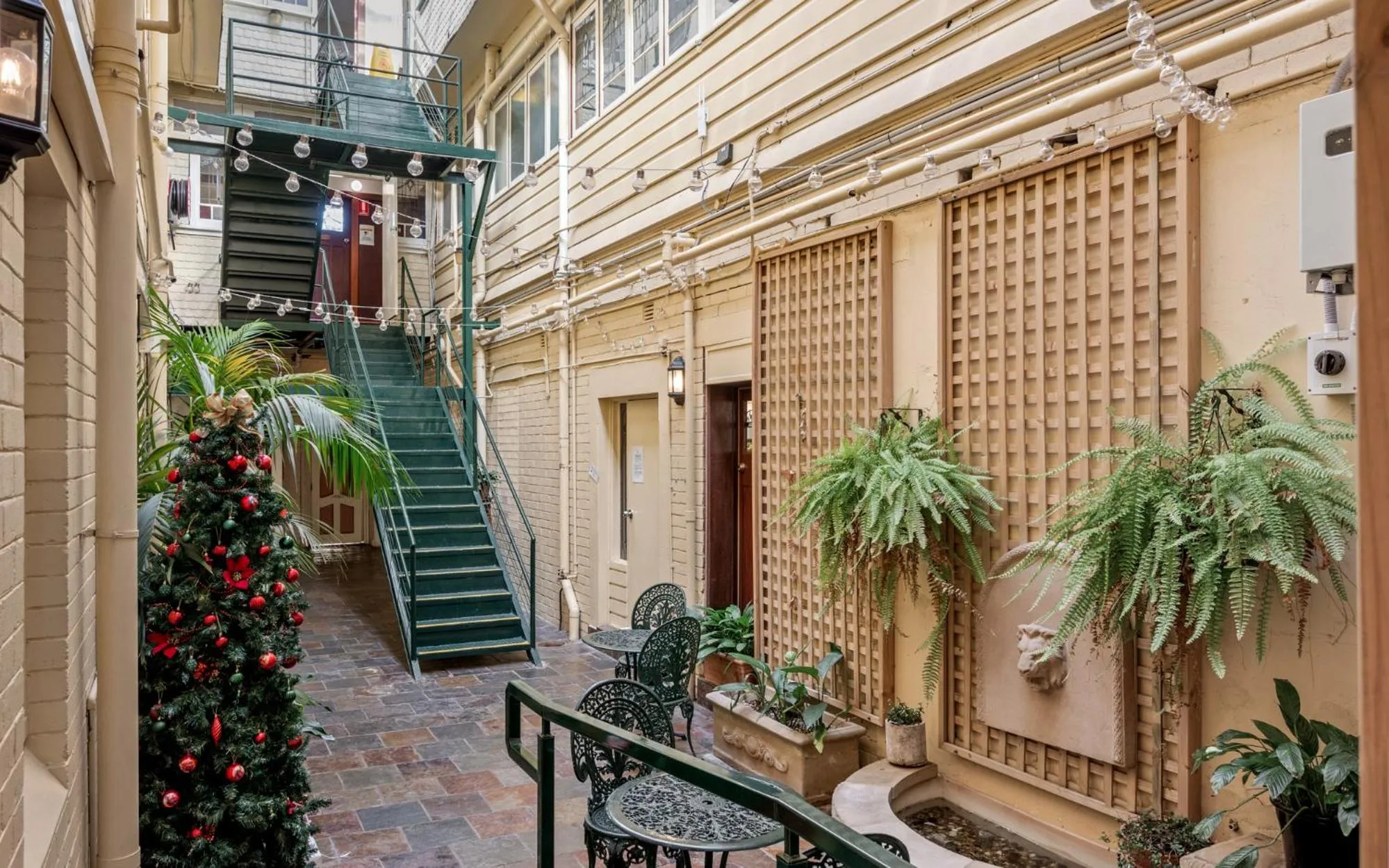 Property building in Metropole Katoomba