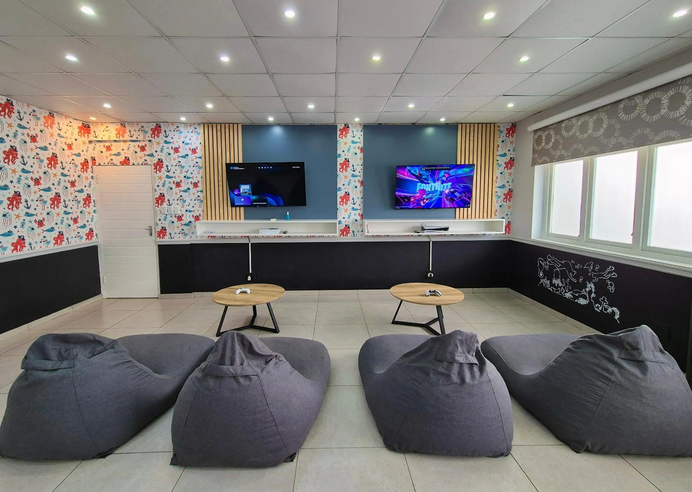 Communal lounge/ TV room in Blue Marlin All-Inclusive Seascape by Dream Resorts