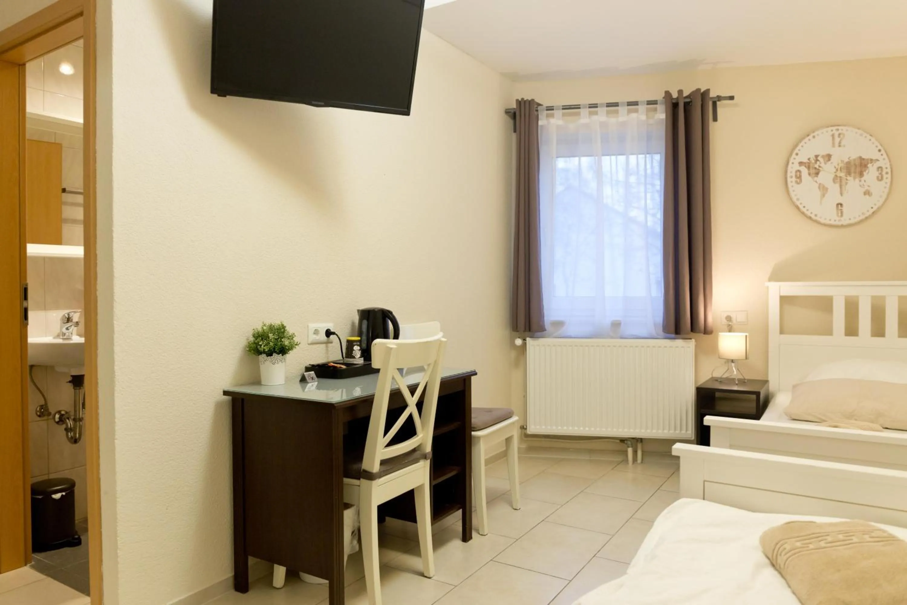 hair dryier, Bed in Hotel Frankenthaler Hof