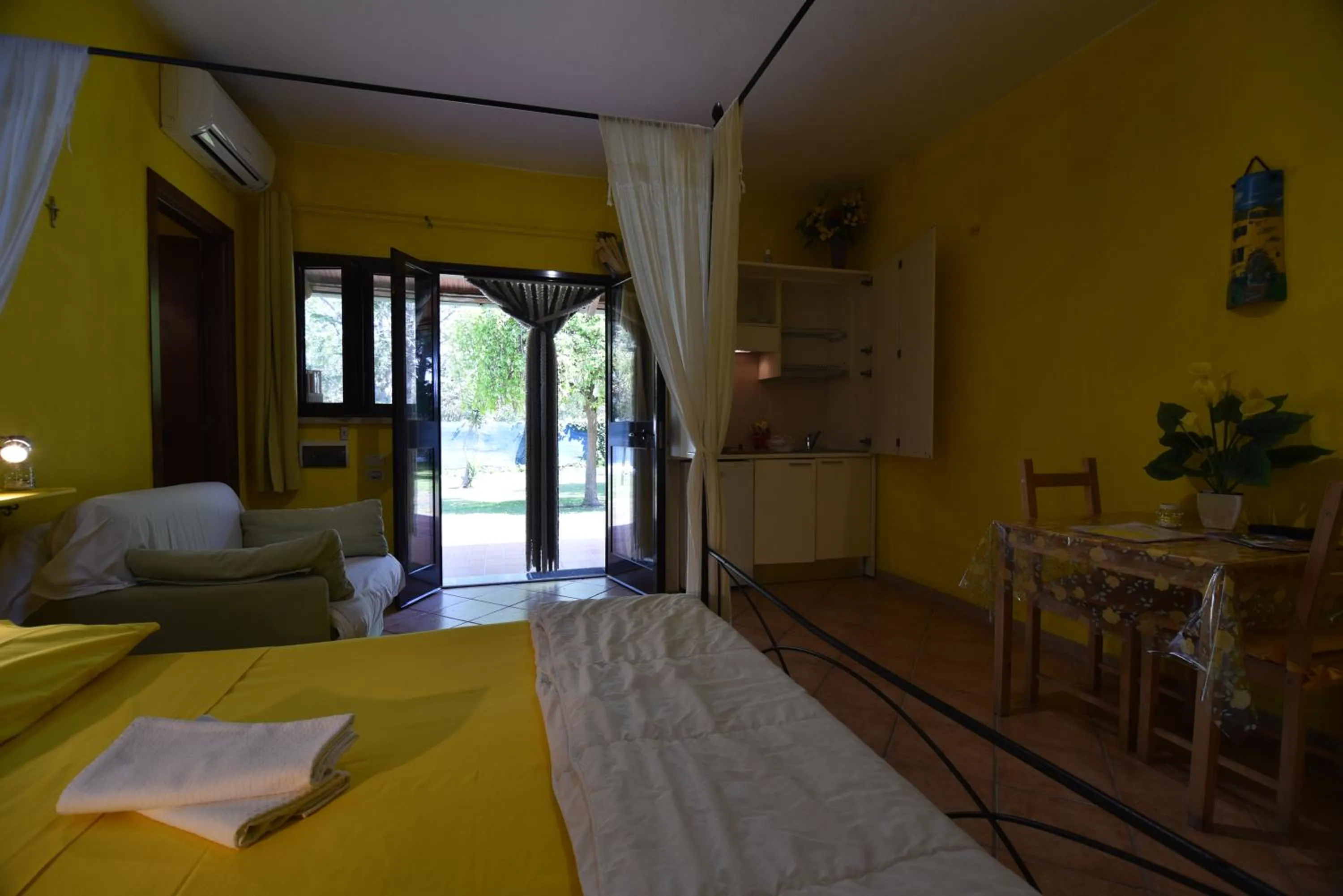 Photo of the whole room, Bed in Villa Isabella