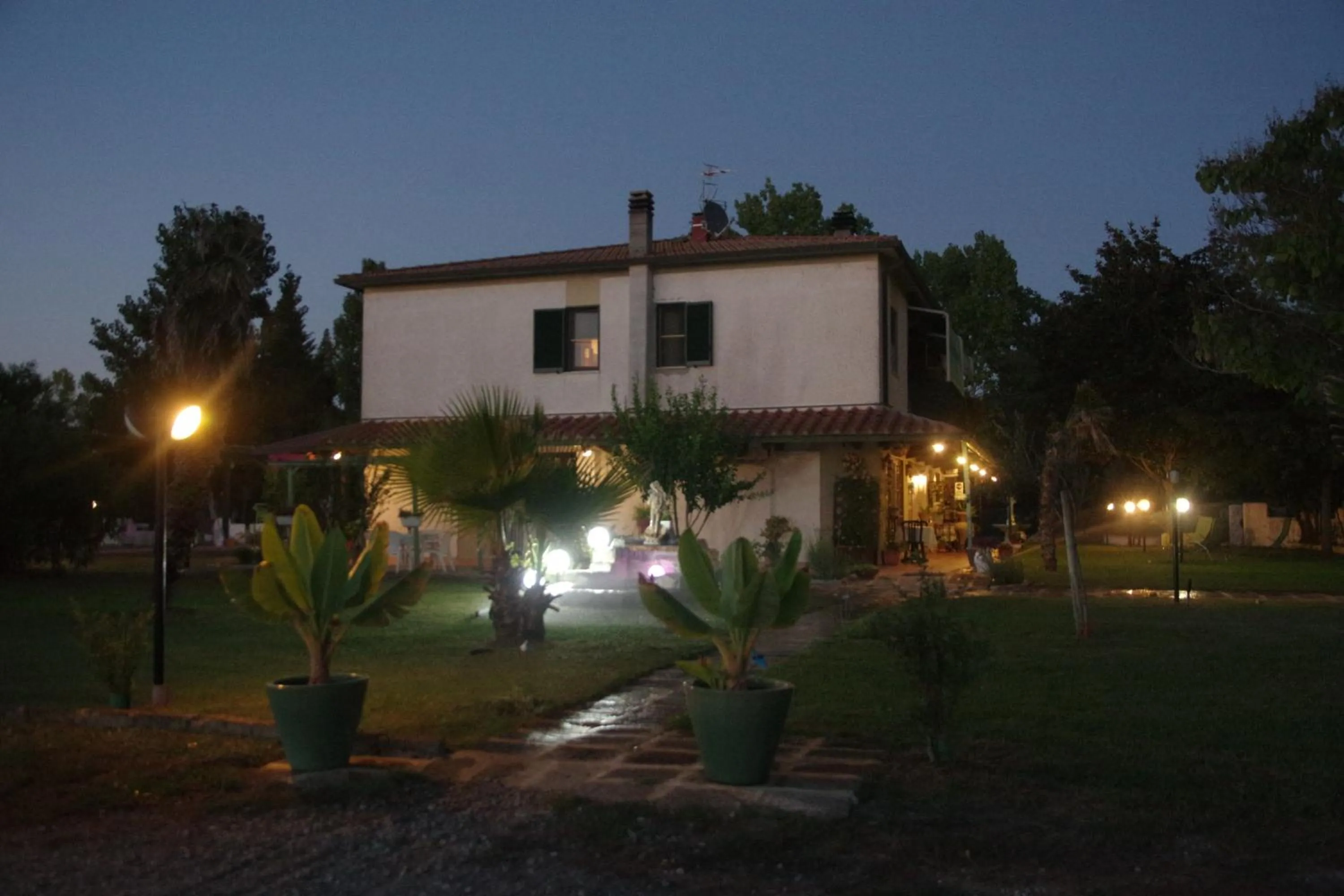 Night in Villa Isabella