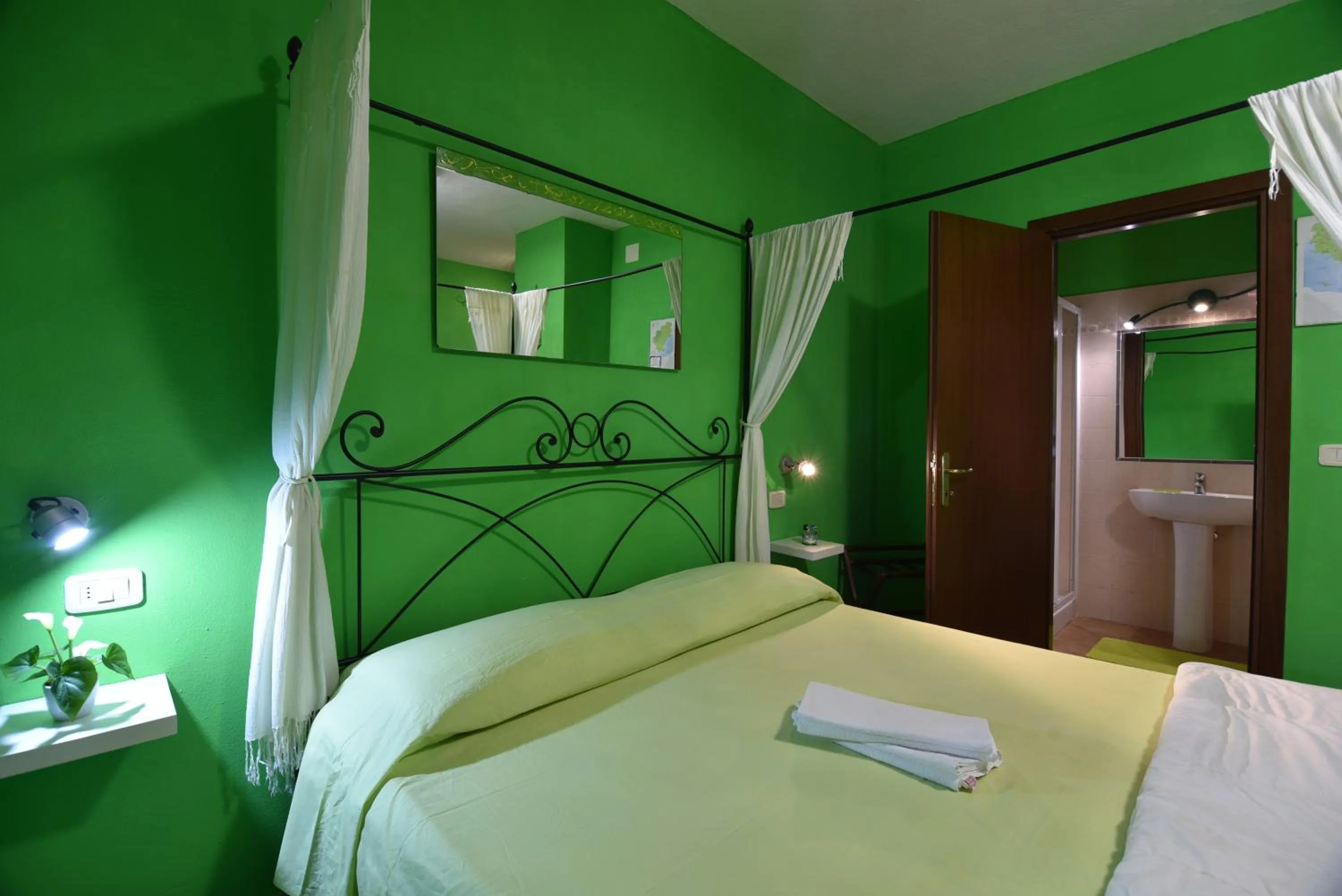 Photo of the whole room, Bed in Villa Isabella