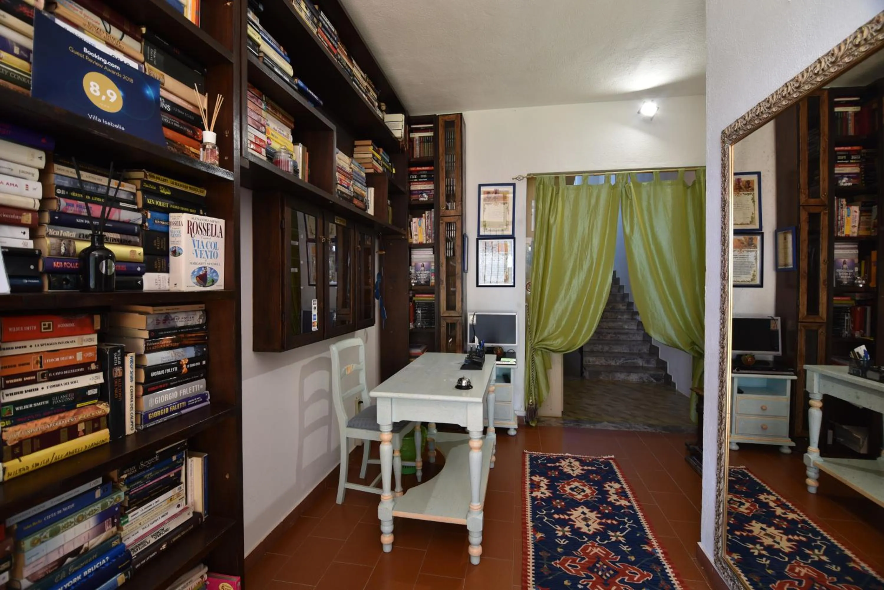 Library in Villa Isabella