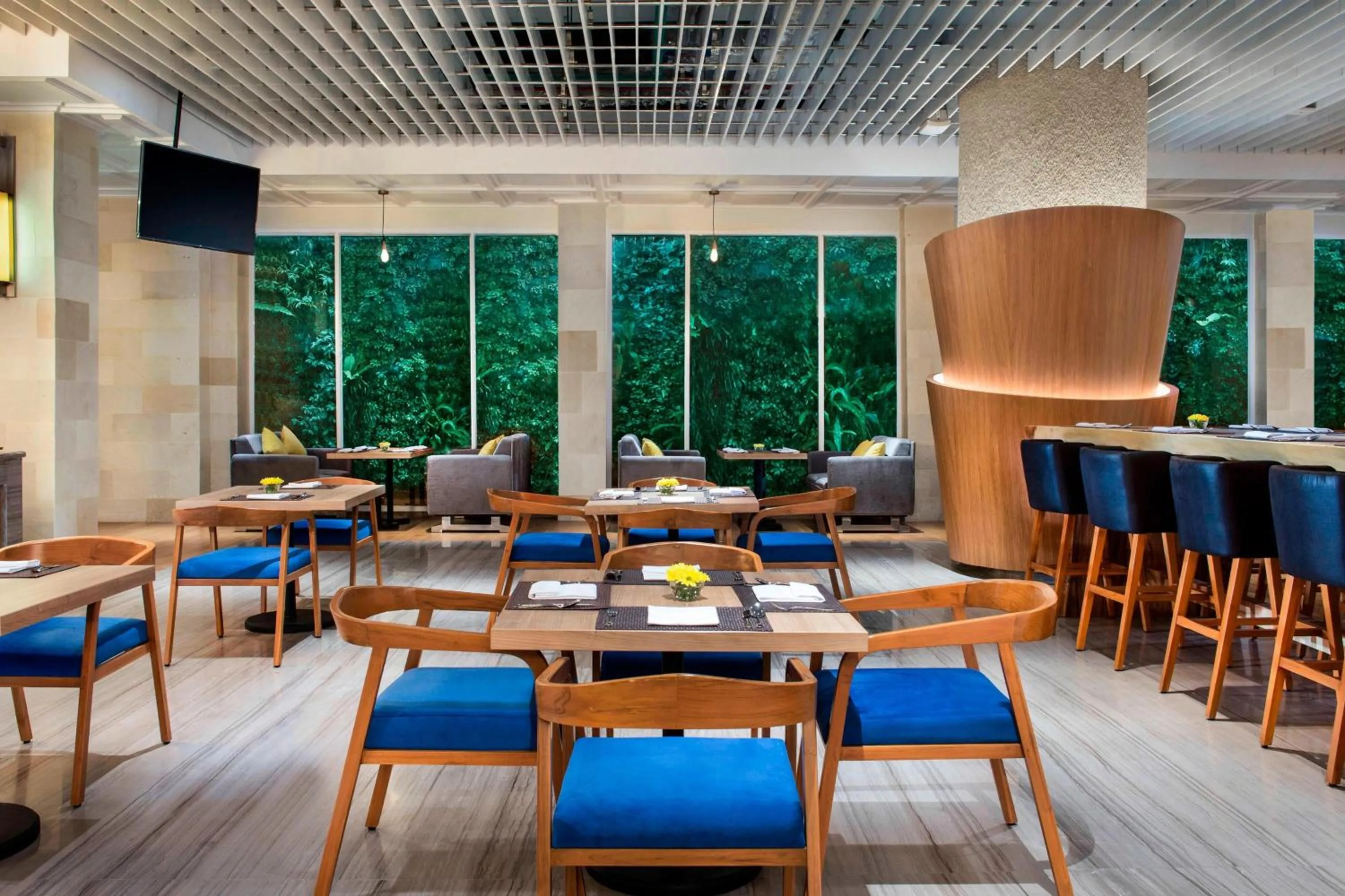 Restaurant/places to eat in Courtyard by Marriott Bandung Dago