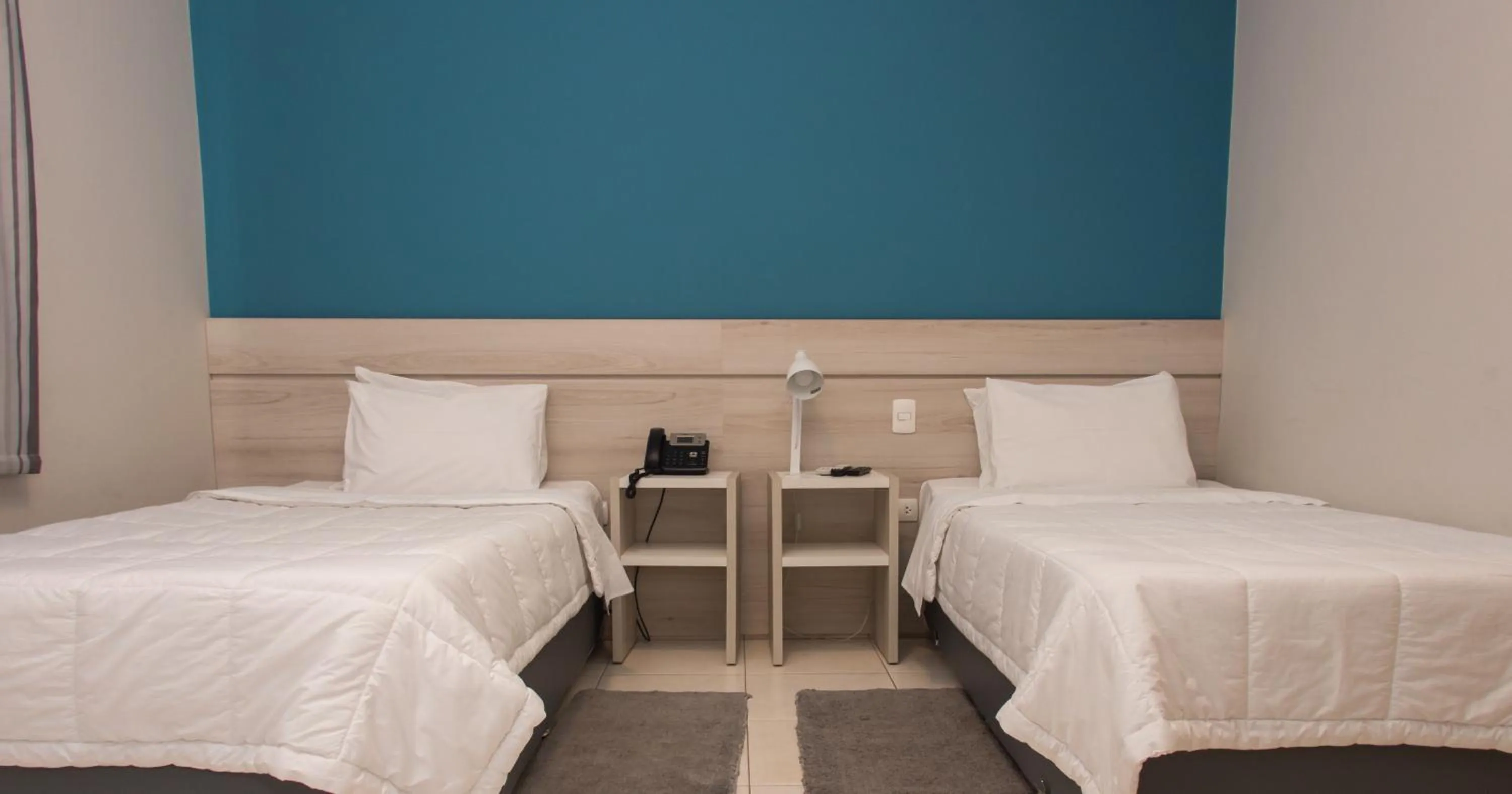 Staff, Bed in Nova Hotel