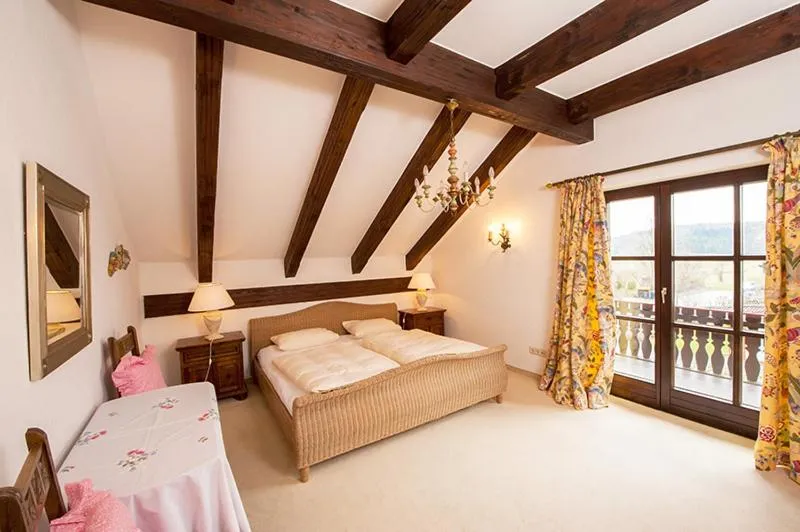 Photo of the whole room, Bed in Romantik Villa