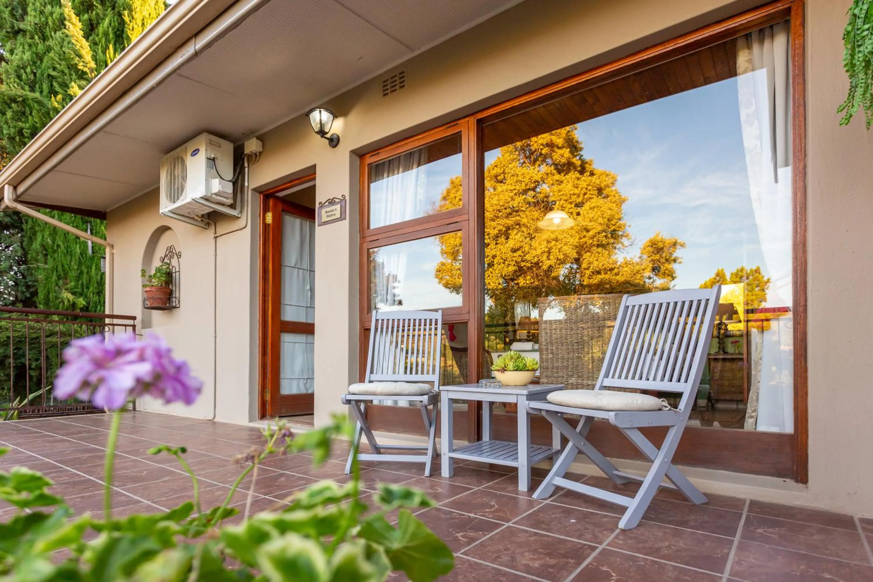 Patio in Die Fonteine Country Guesthouse and Glamping
