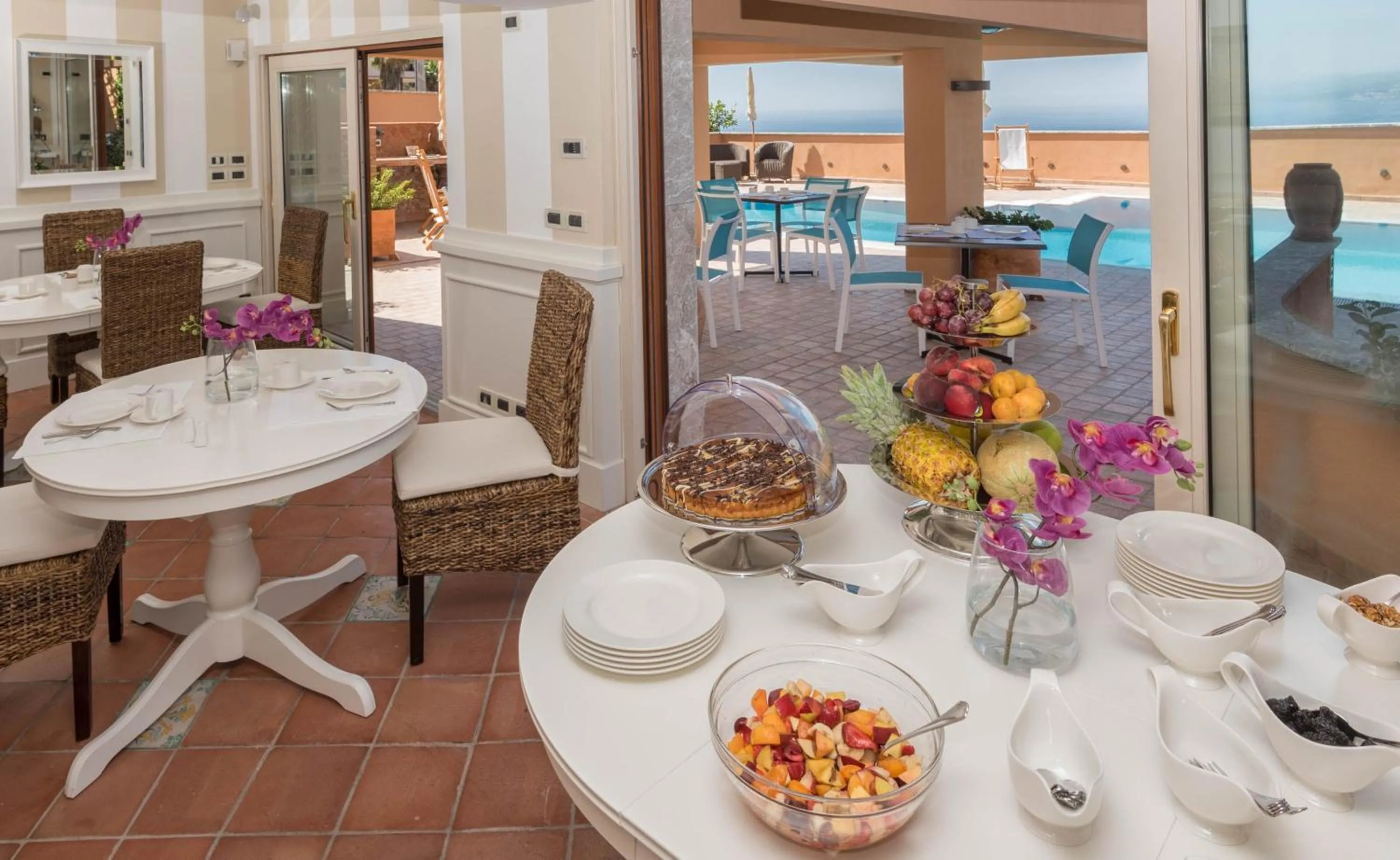 Breakfast in Villa Le Terrazze Charming Rooms