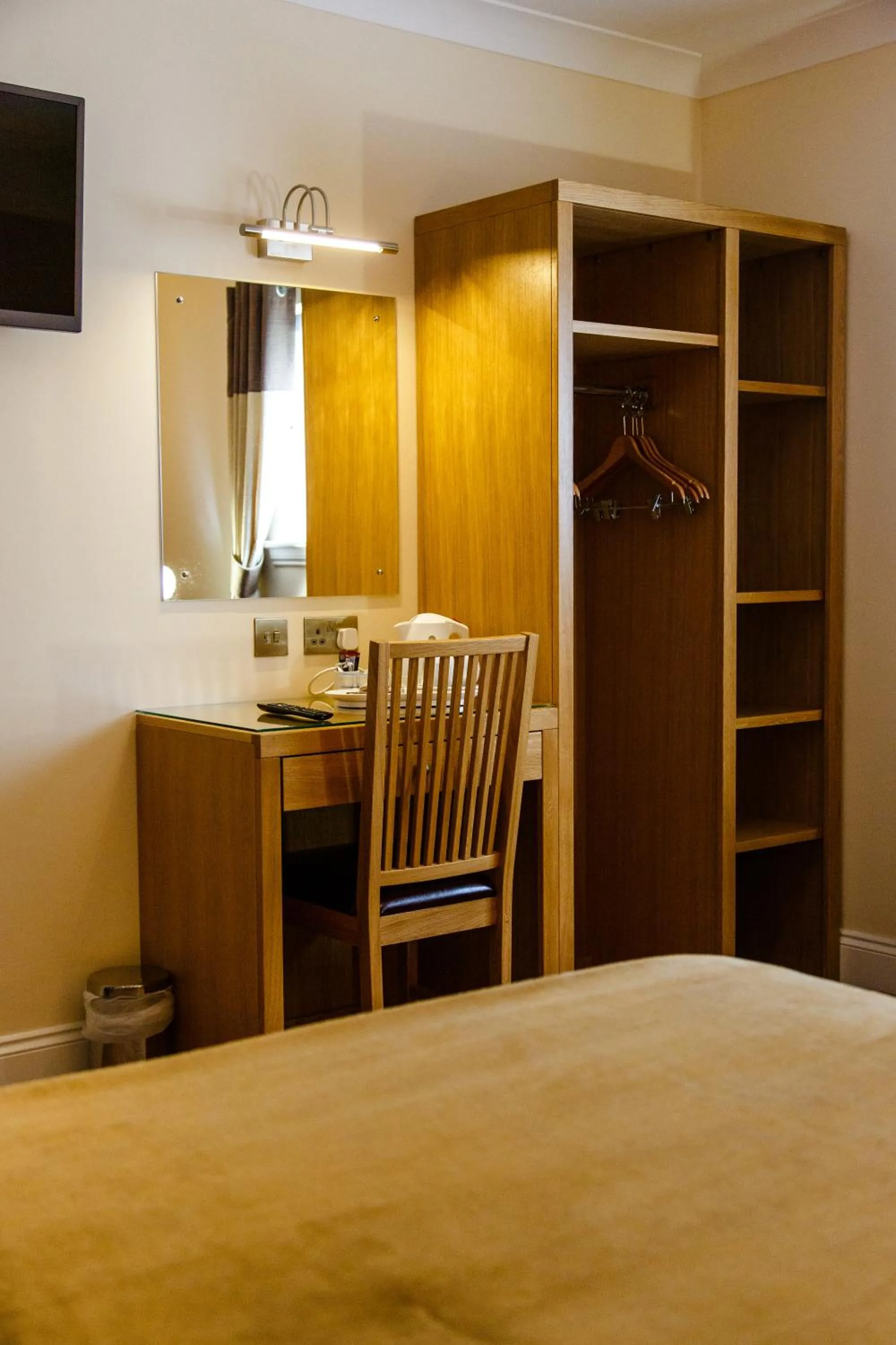 Bedroom, Bed in Adamson Hotel