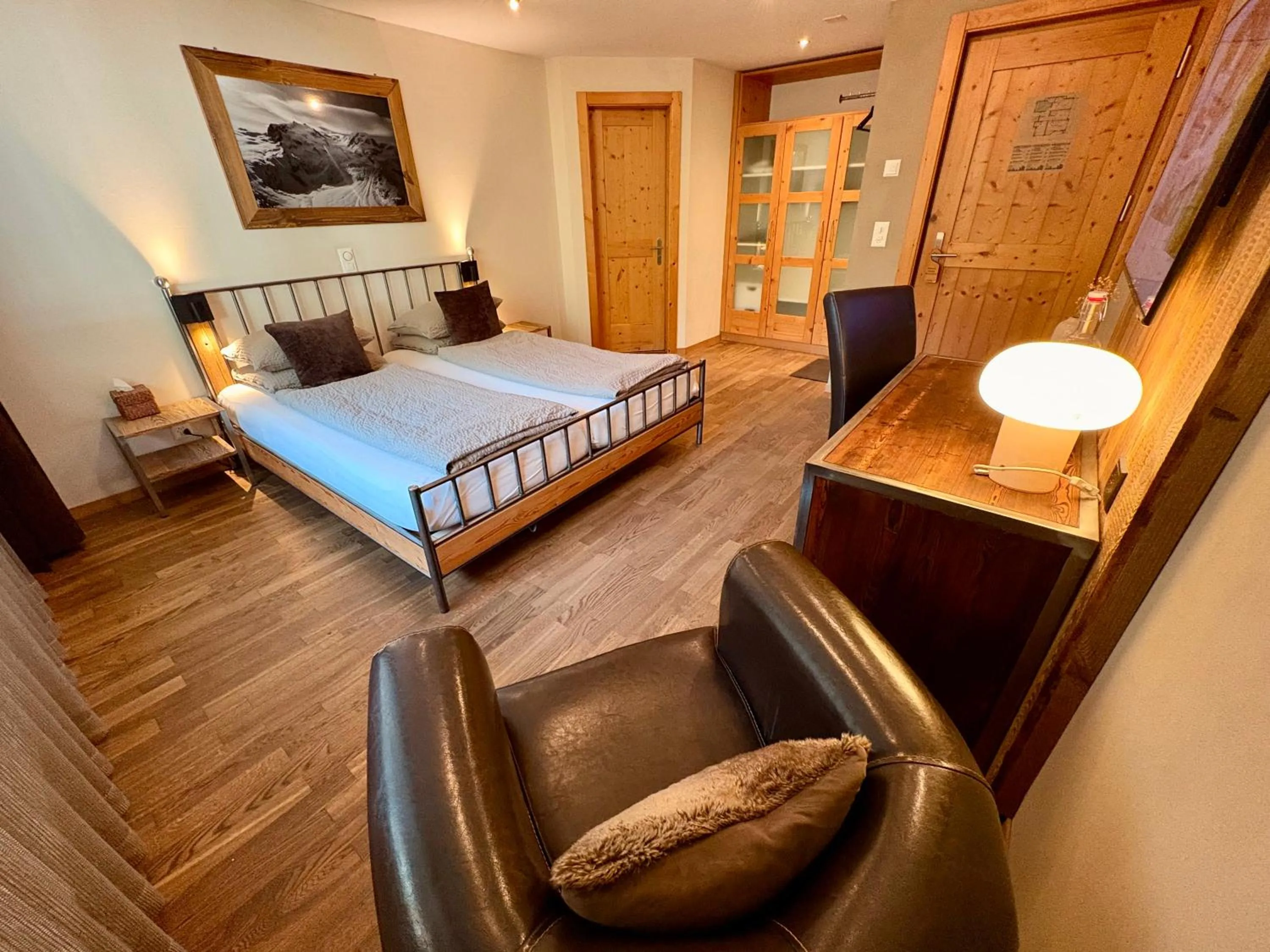 Photo of the whole room, Bed in Alpenlodge