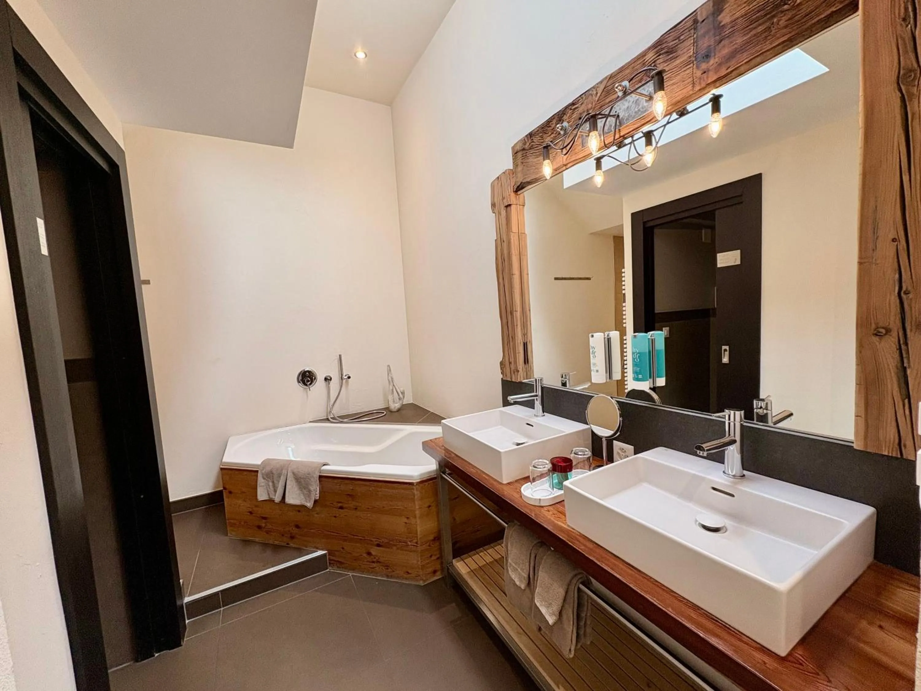 Bathroom in Alpenlodge