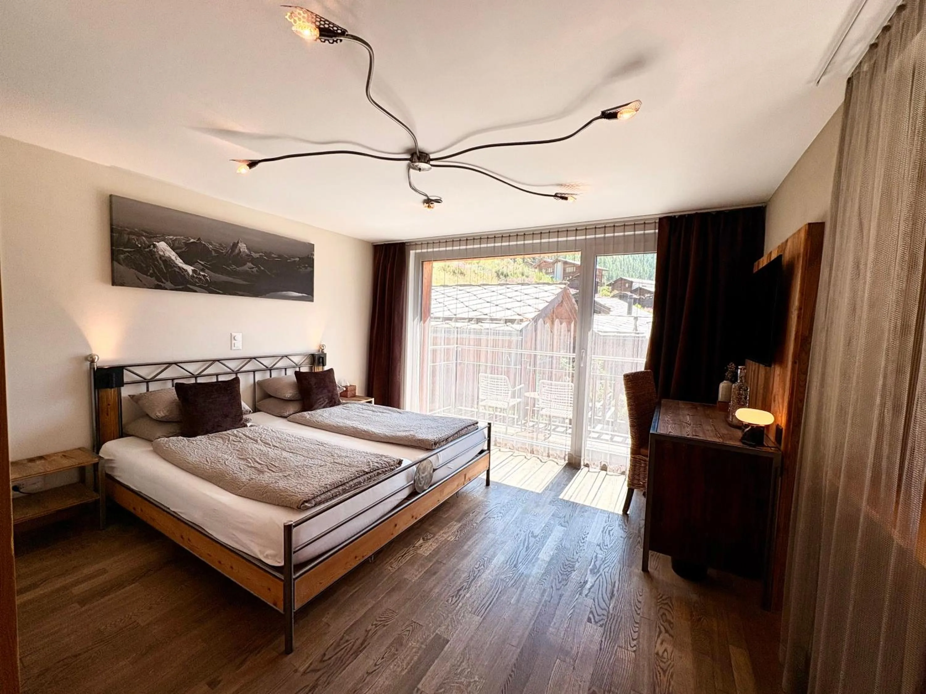 Photo of the whole room, Bed in Alpenlodge