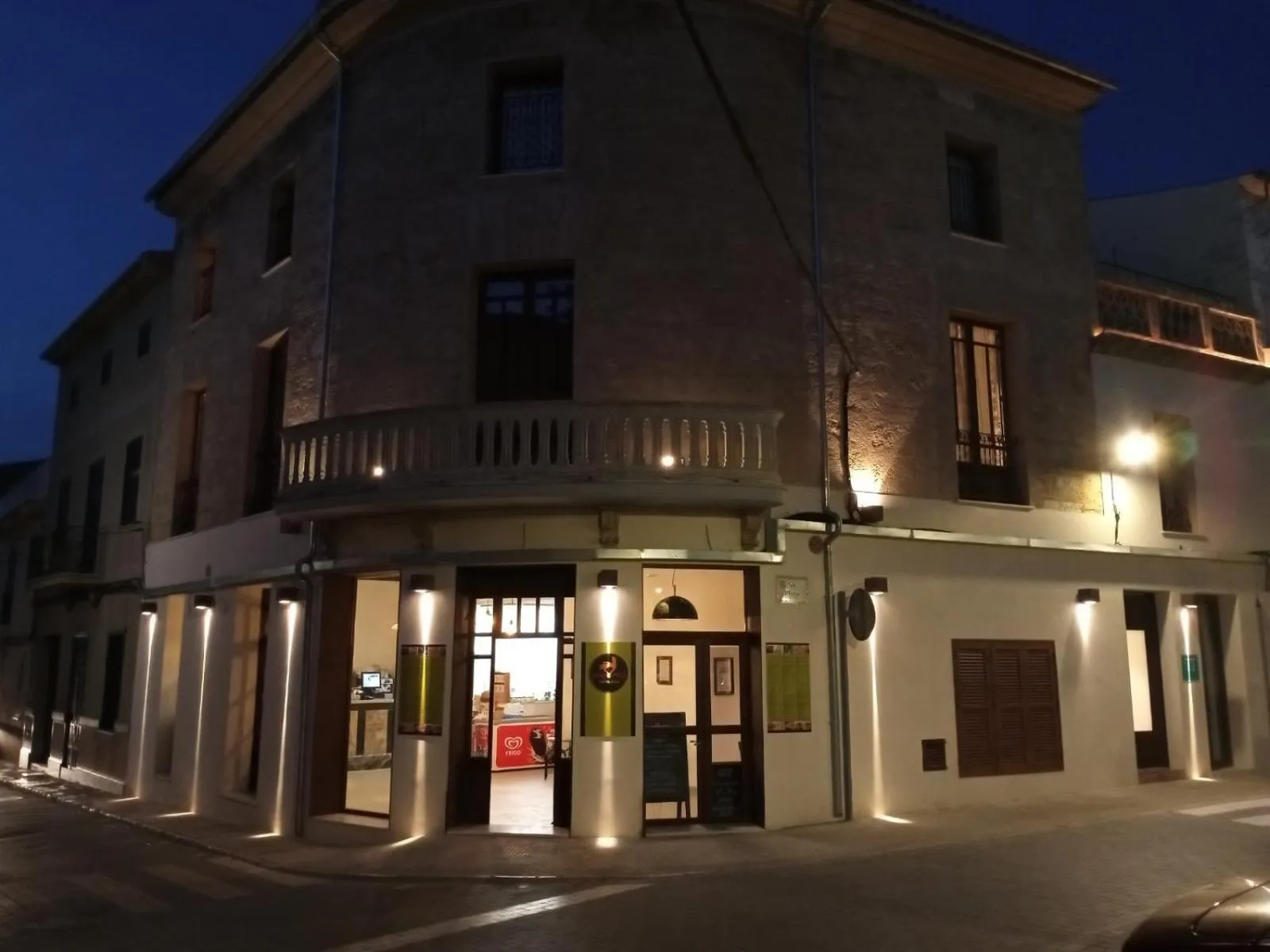 Facade/entrance in TI Central Maria