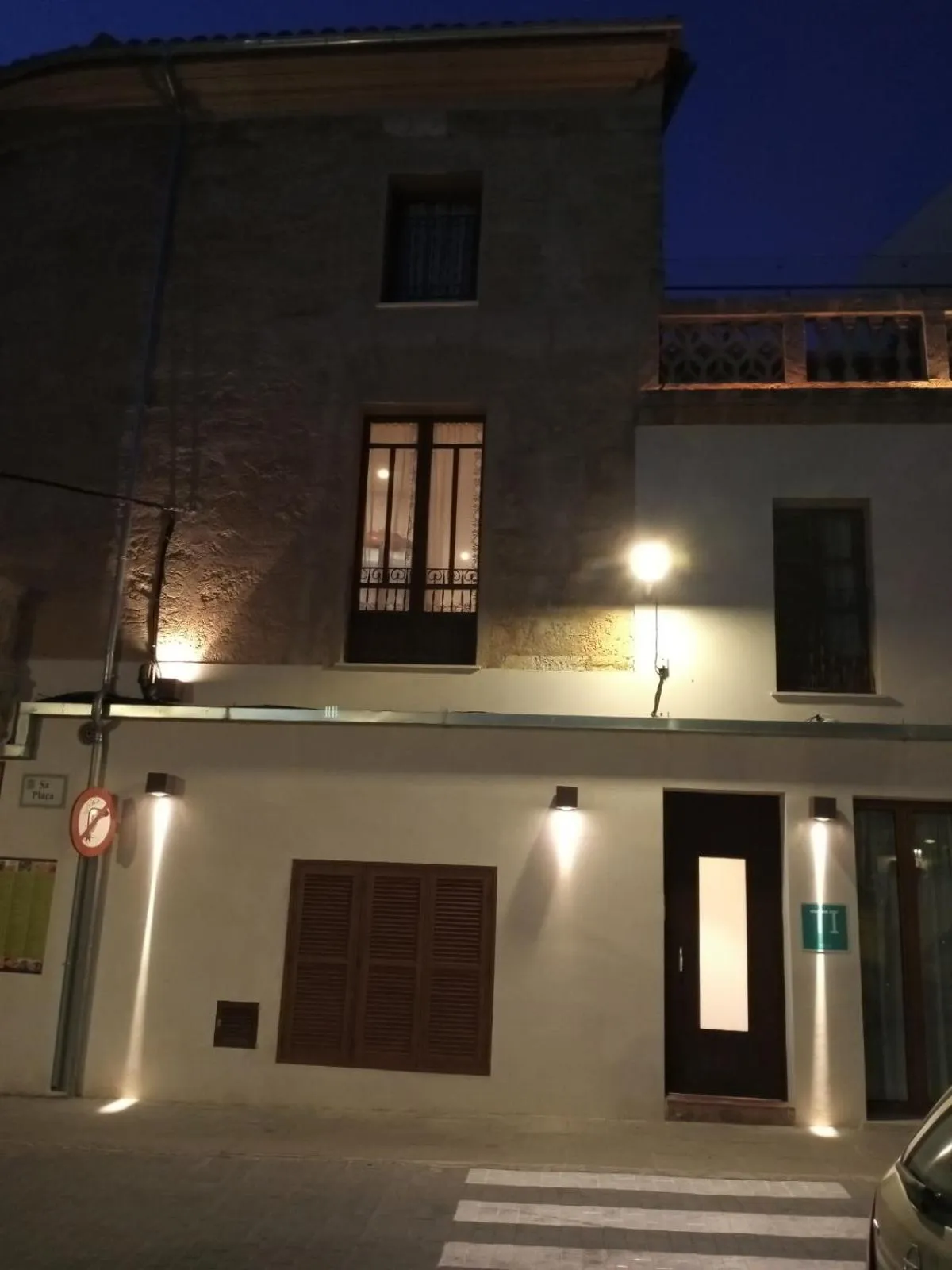 Facade/entrance in TI Central Maria