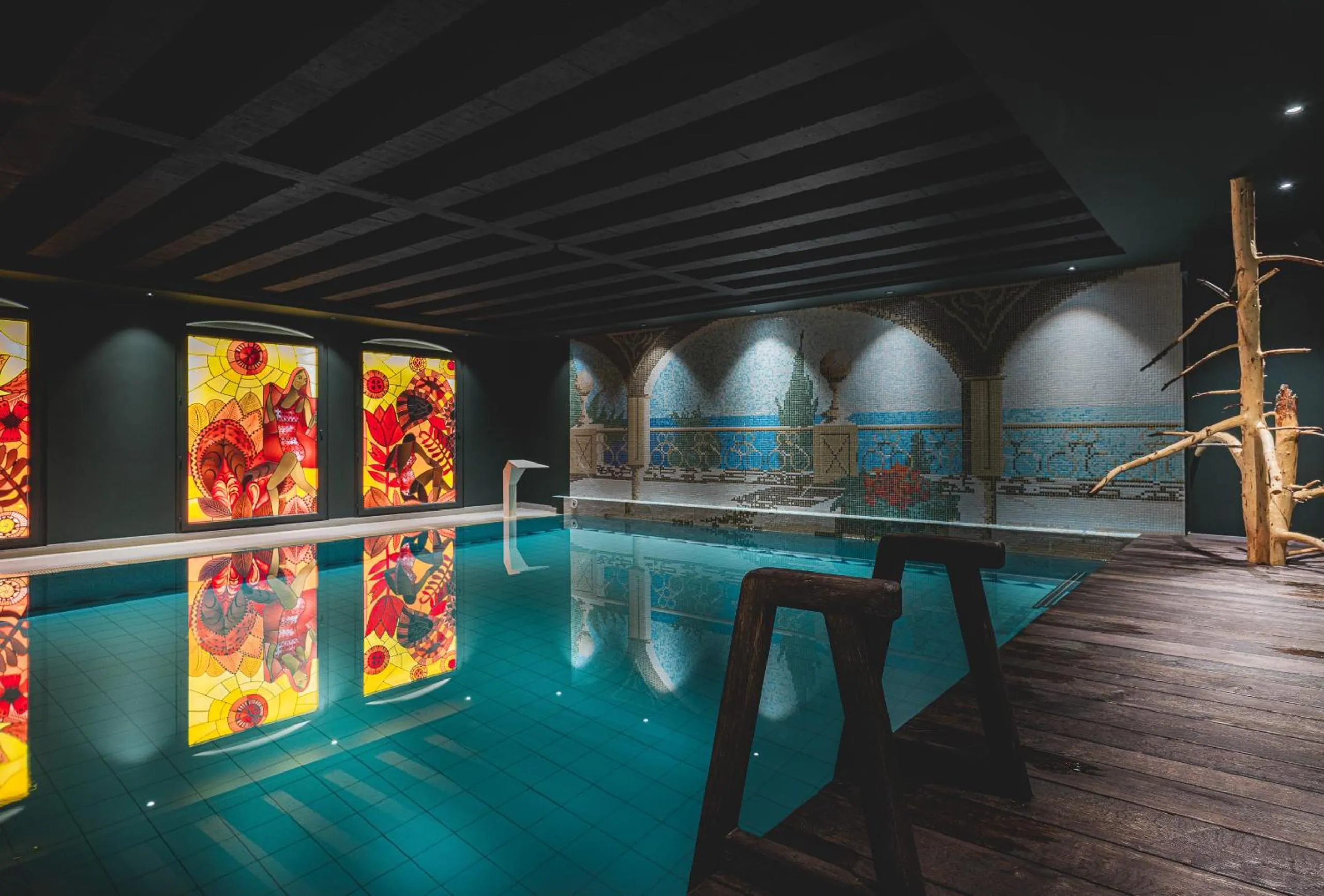 Swimming pool in the rex