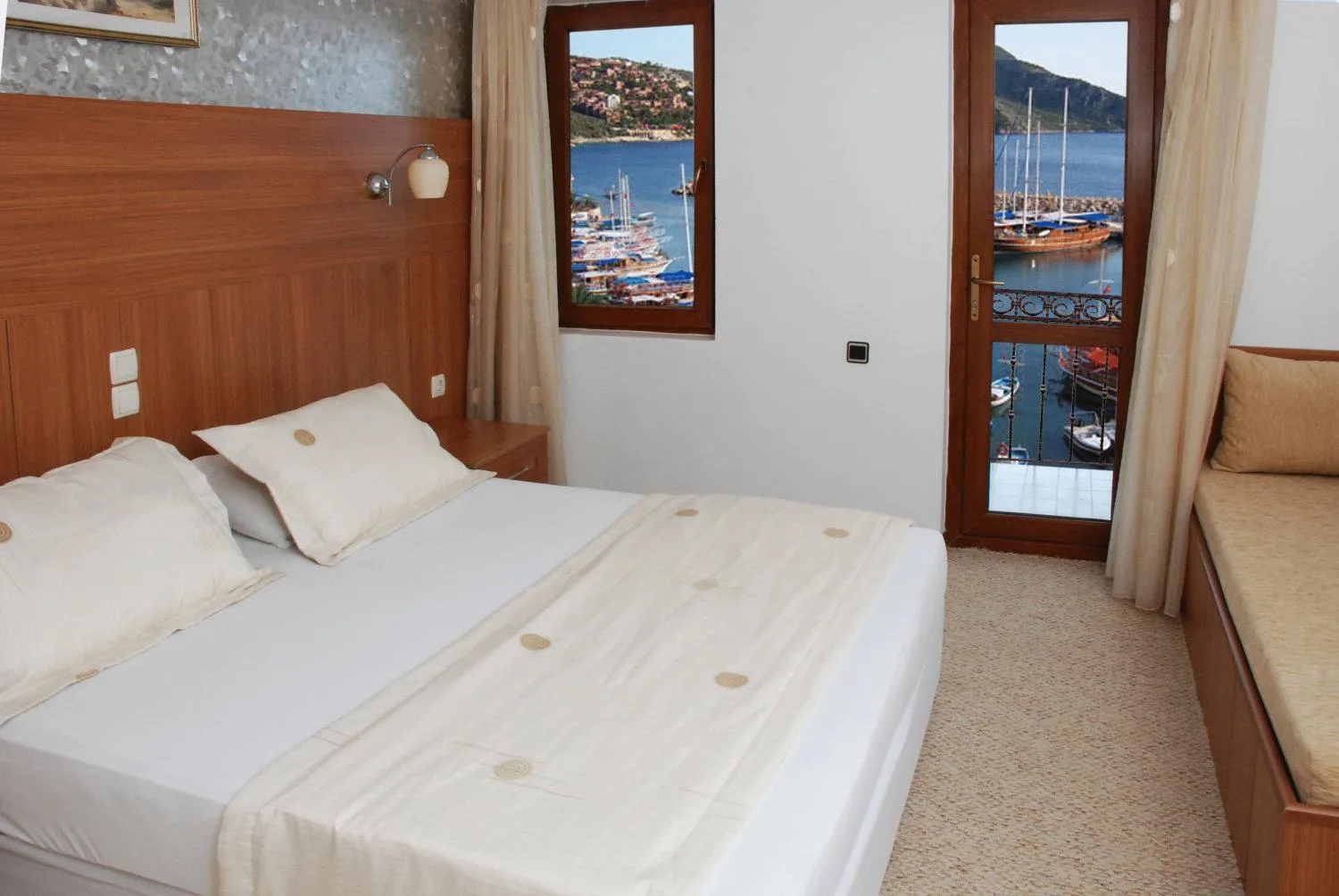 Bedroom, Bed in Hotel Pirat