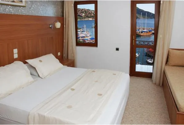Bedroom, Bed in Hotel Pirat