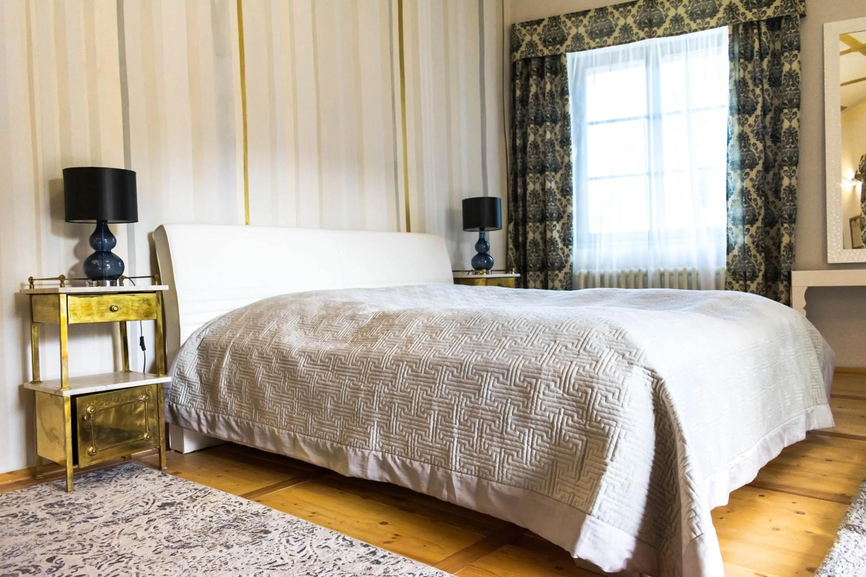 Property building, Bed in Chateau GrandCastle