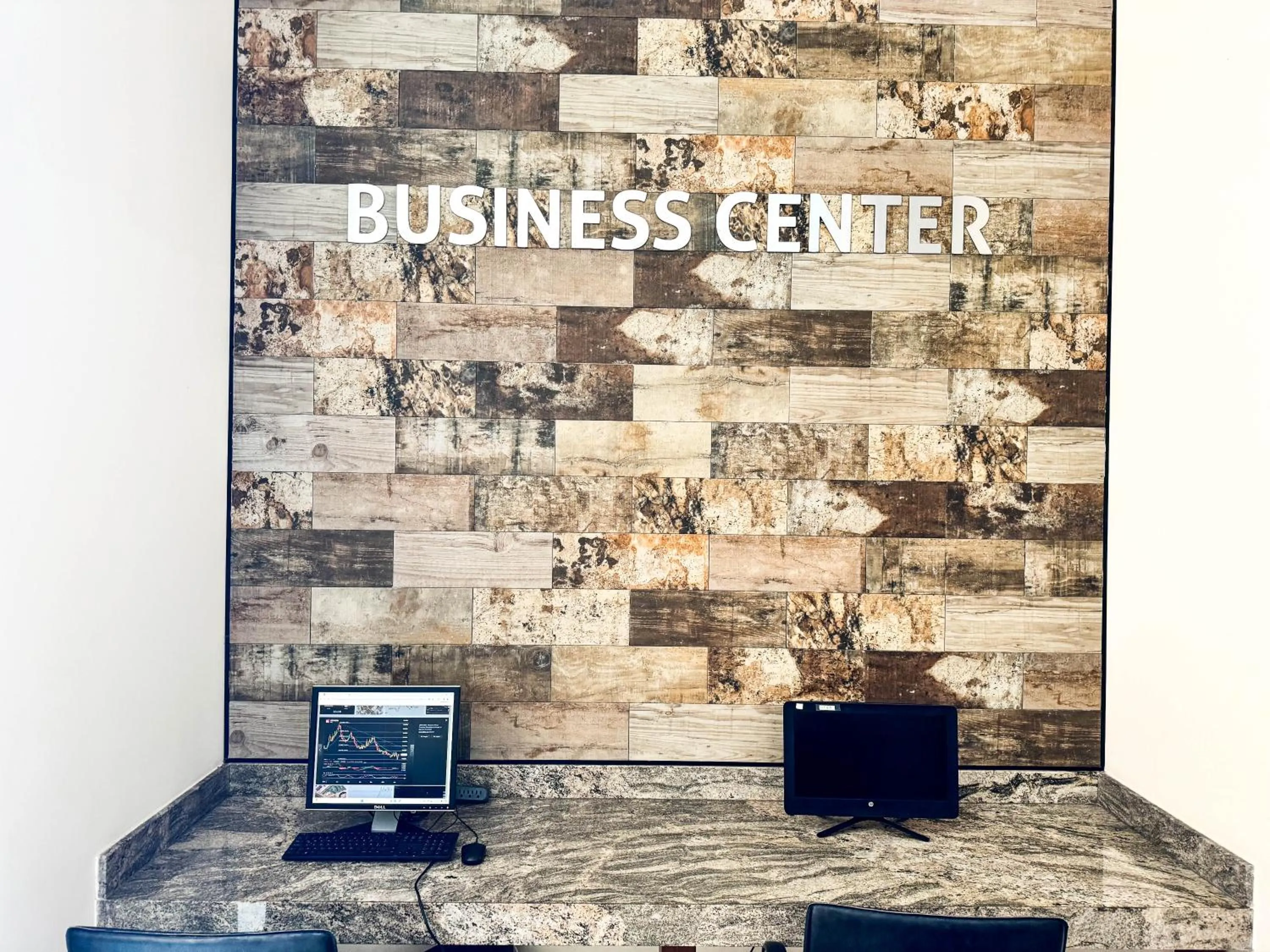 Business facilities in Grand Fifty Suites