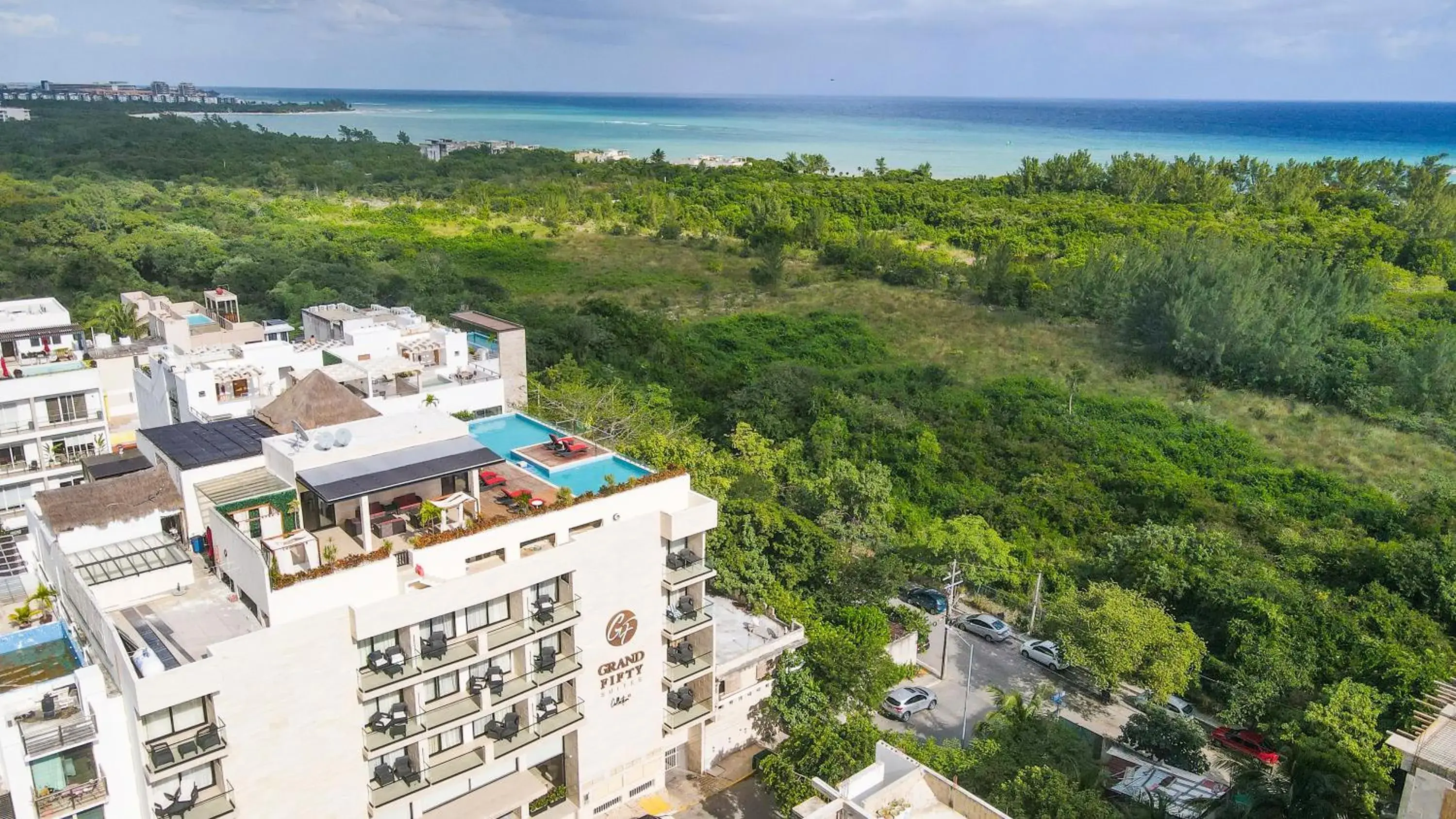 Property building in Grand Fifty Suites Property building in Grand Fifty Suites