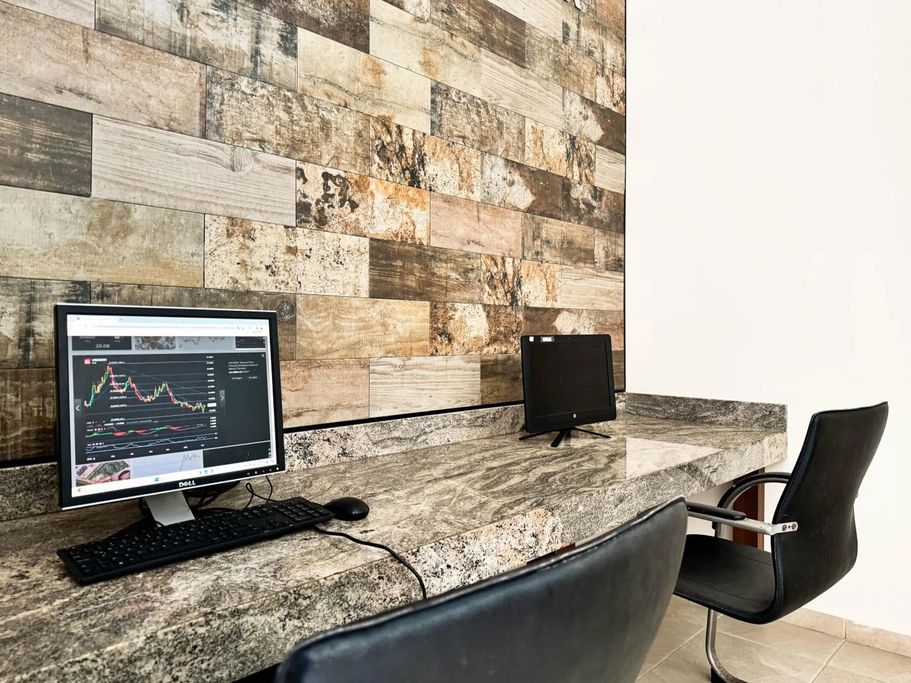 Business facilities in Grand Fifty Suites