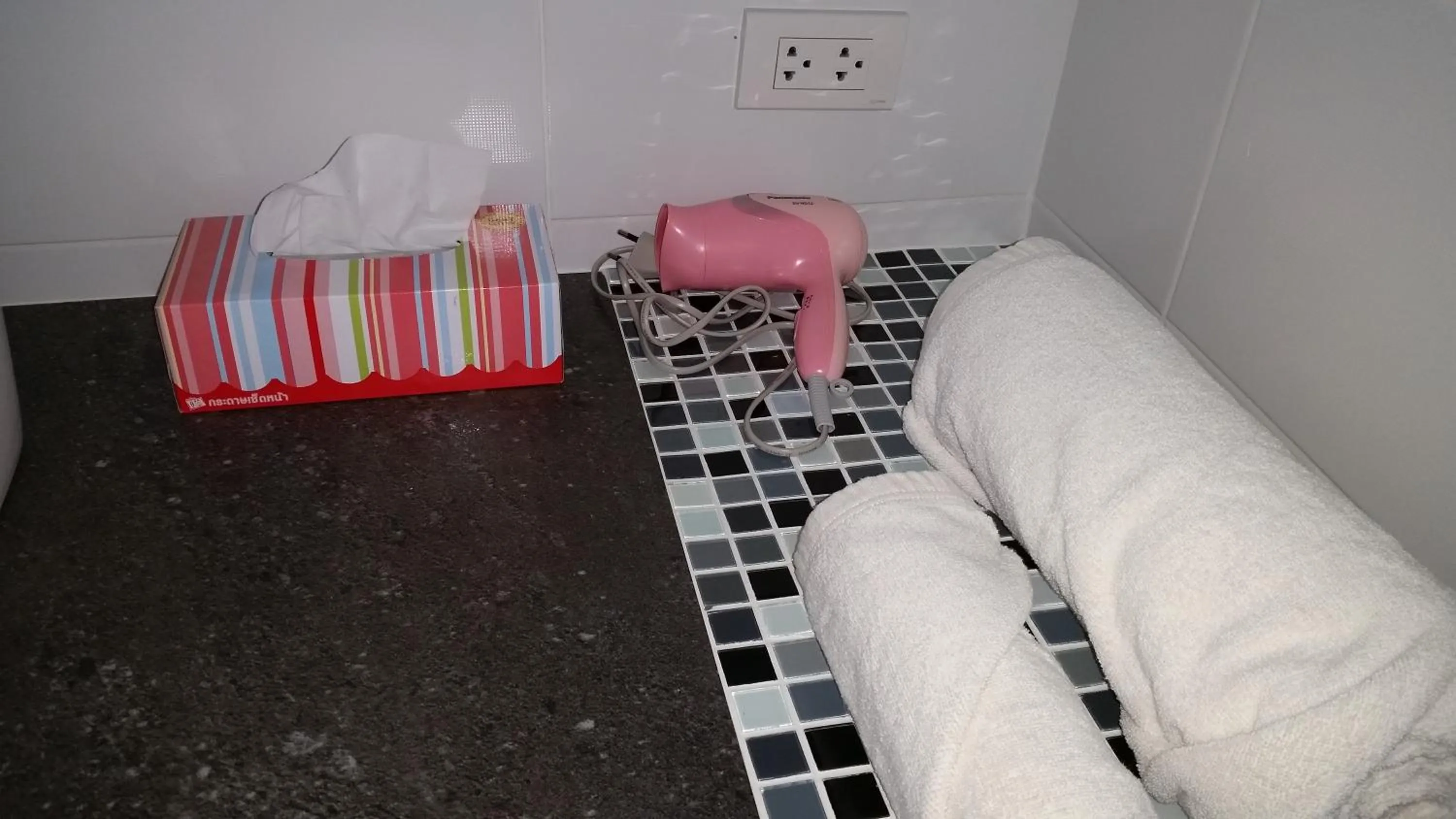 Bathroom, Bed in Longan Tree