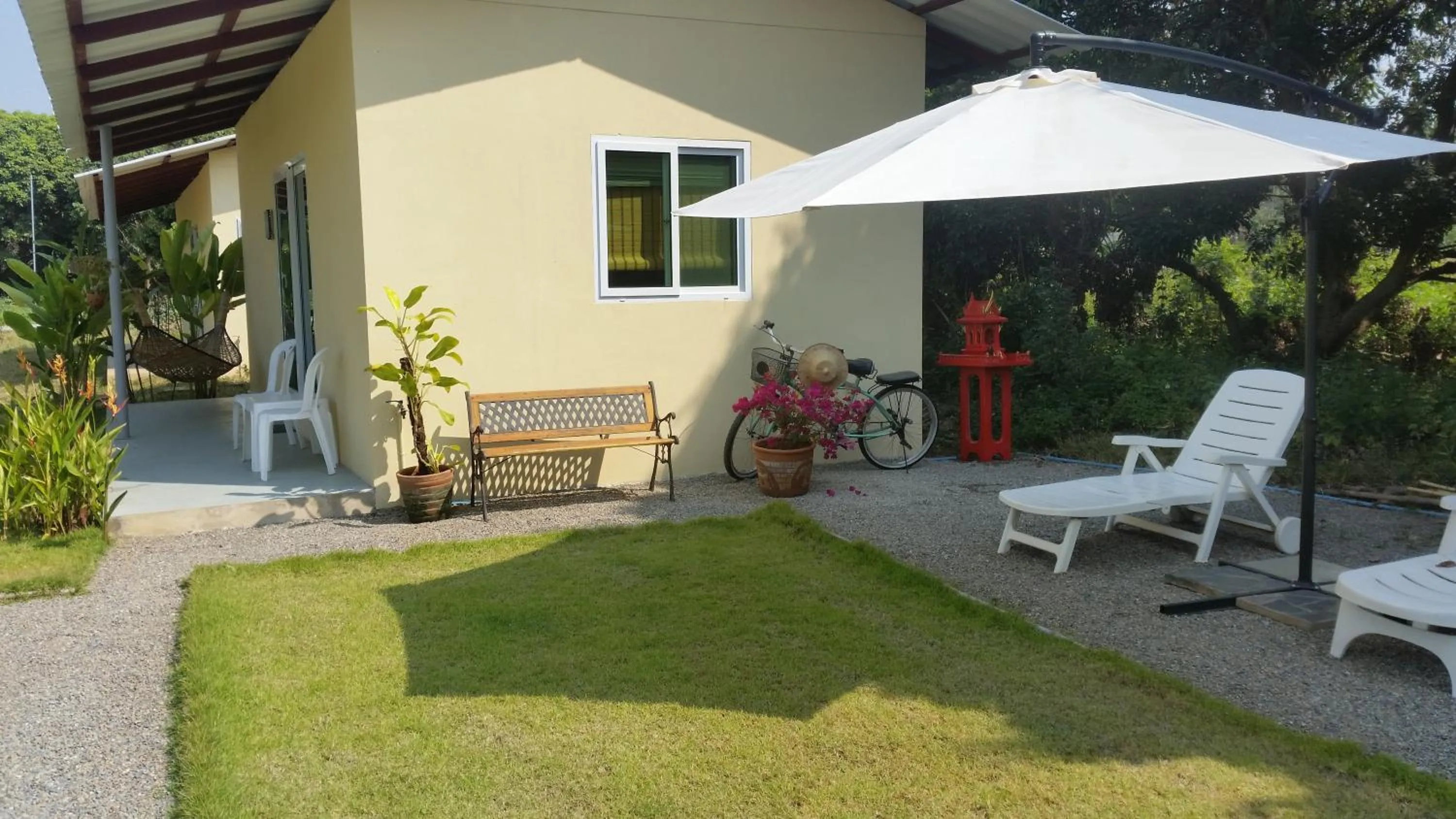Seating area in Longan Tree