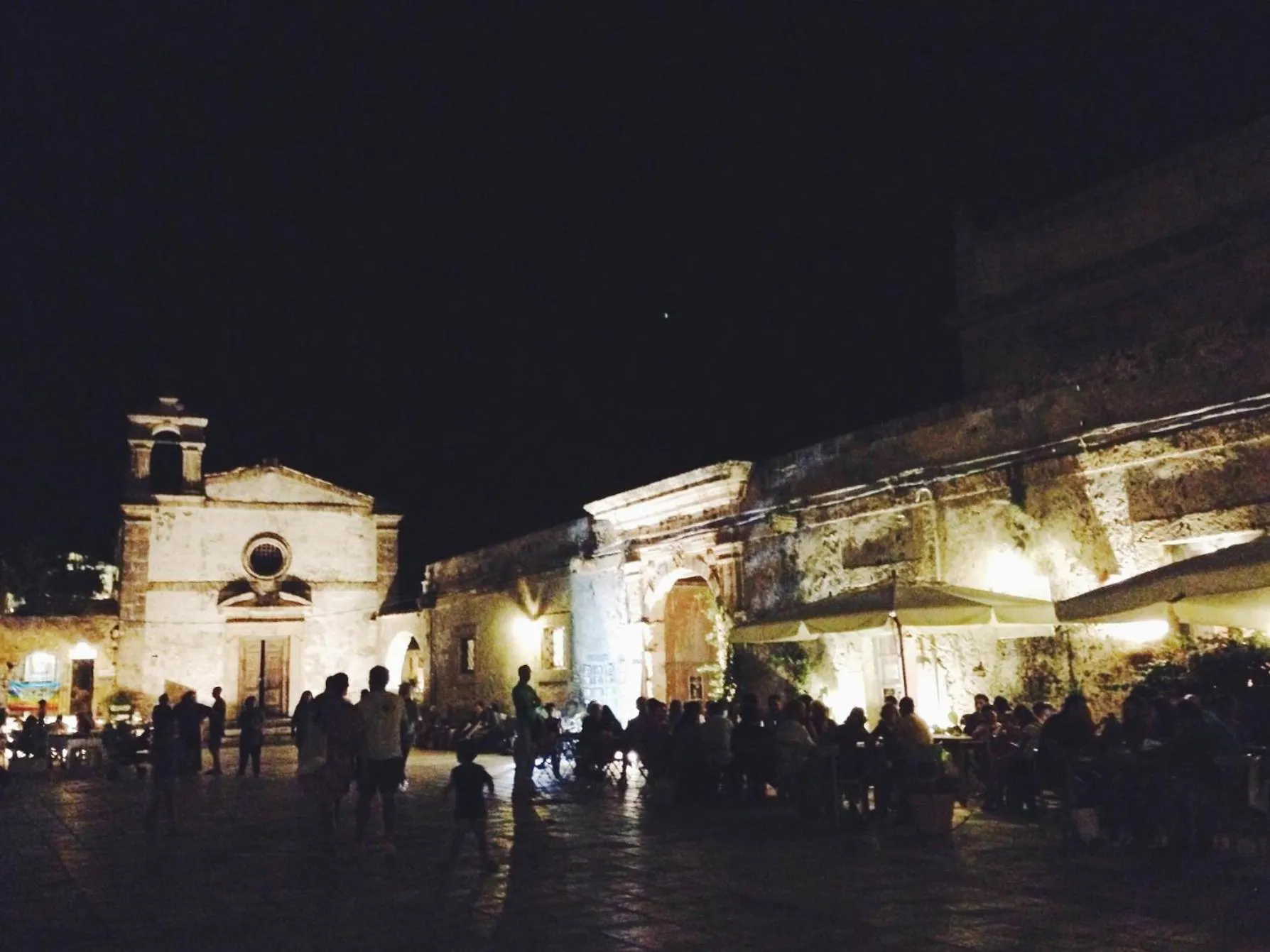 Nearby landmark in Le lumie