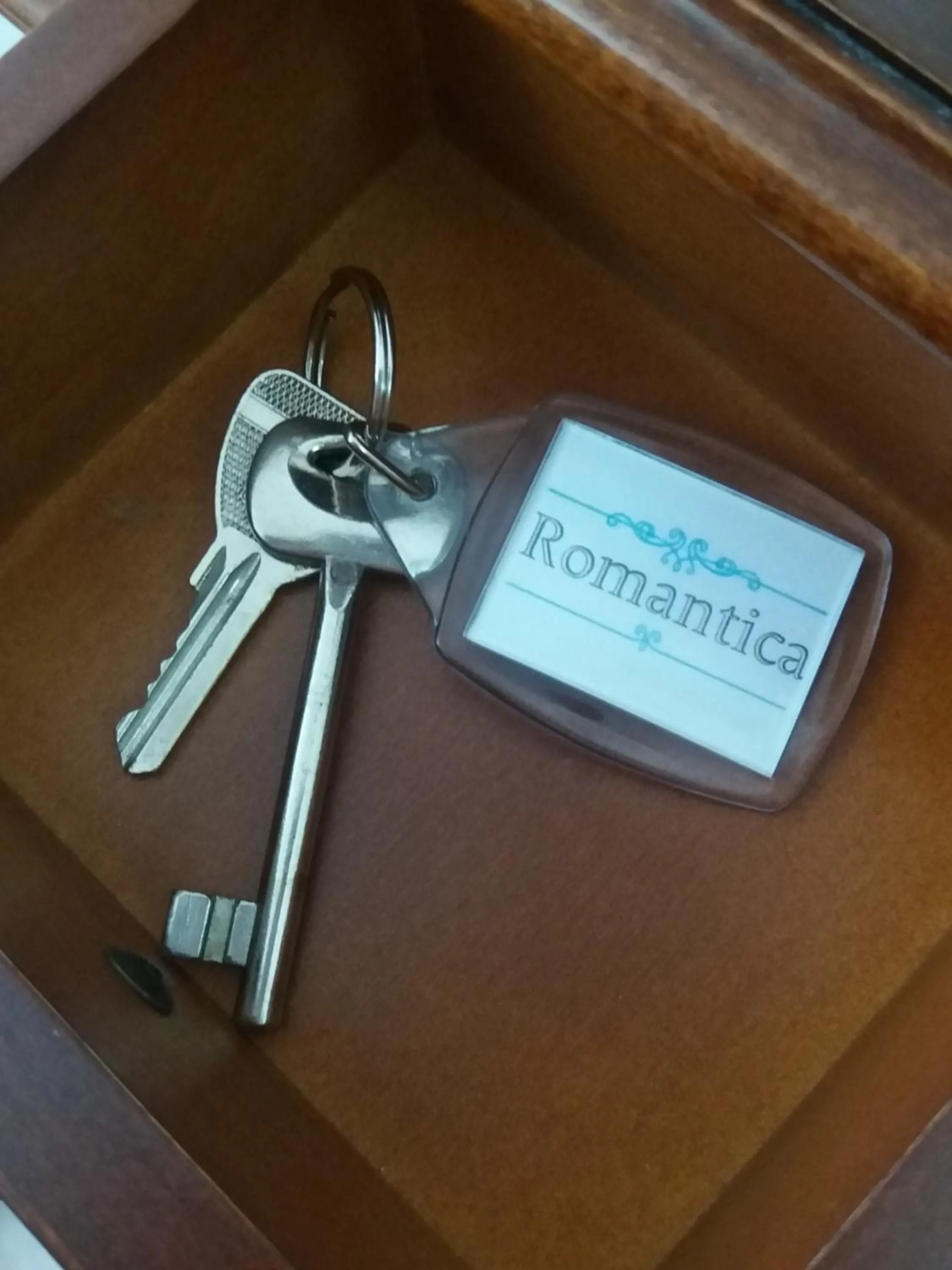 Property logo or sign in Le lumie