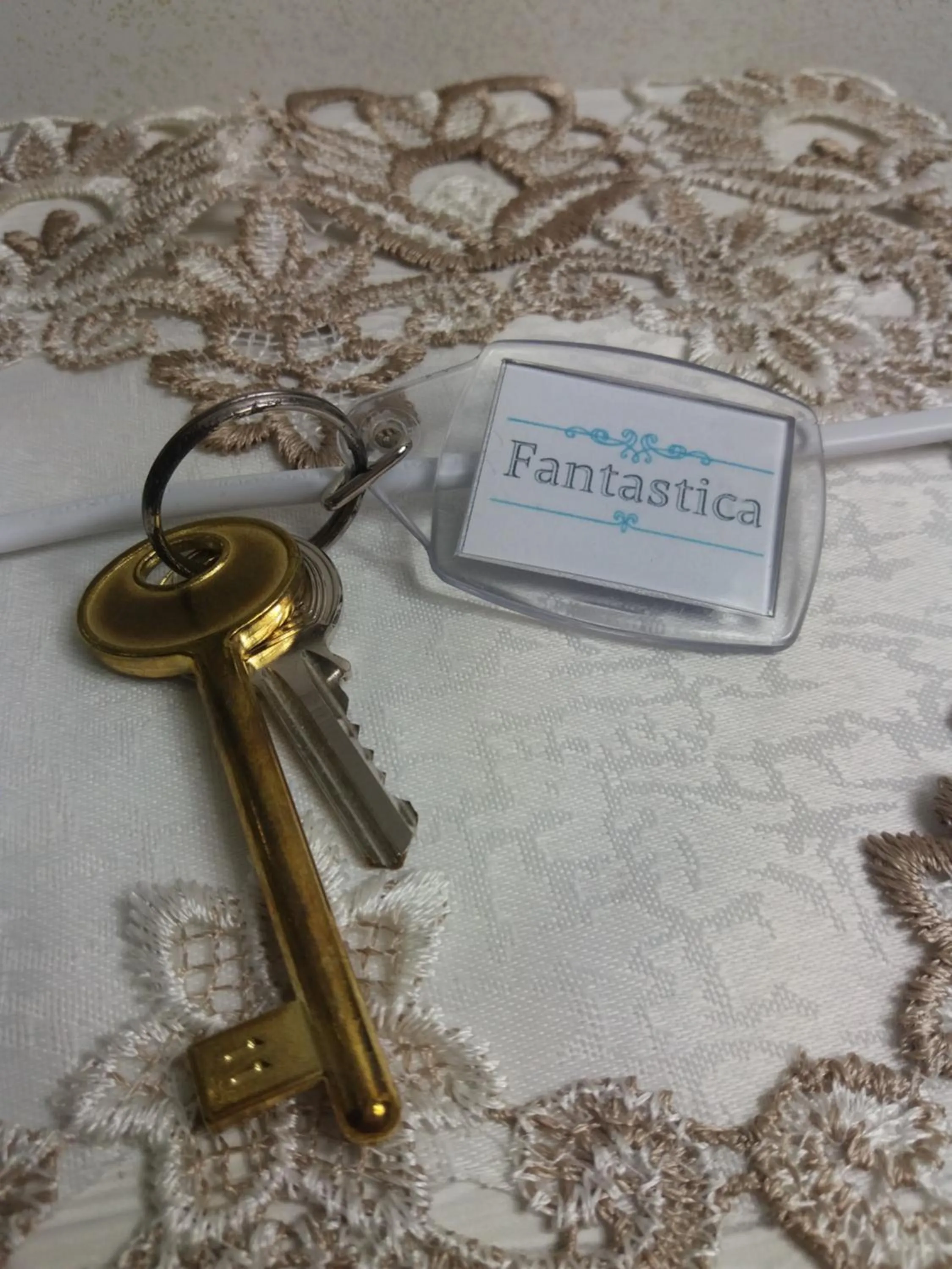 Property logo or sign in Le lumie