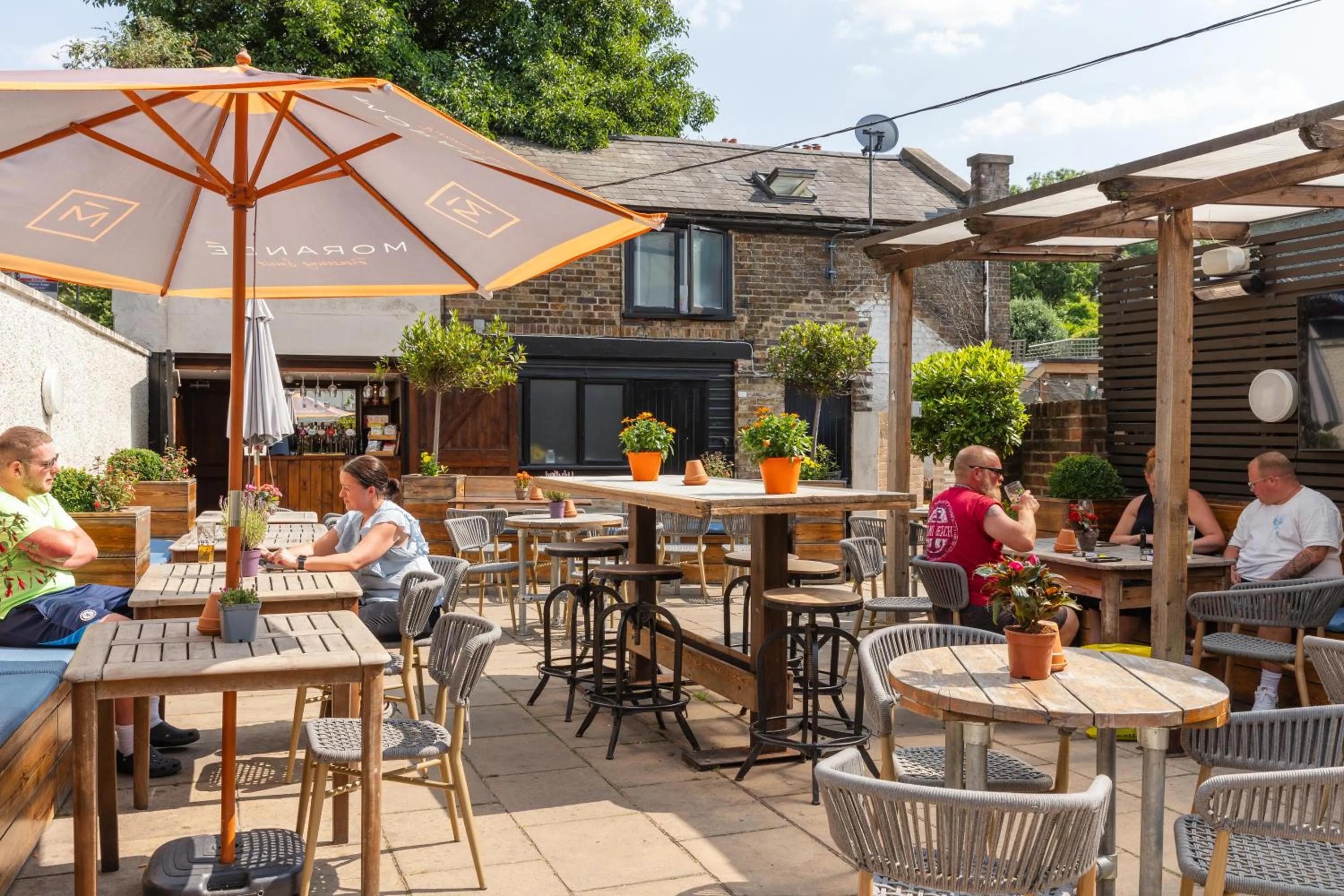 Patio in Dukes Head Hotel