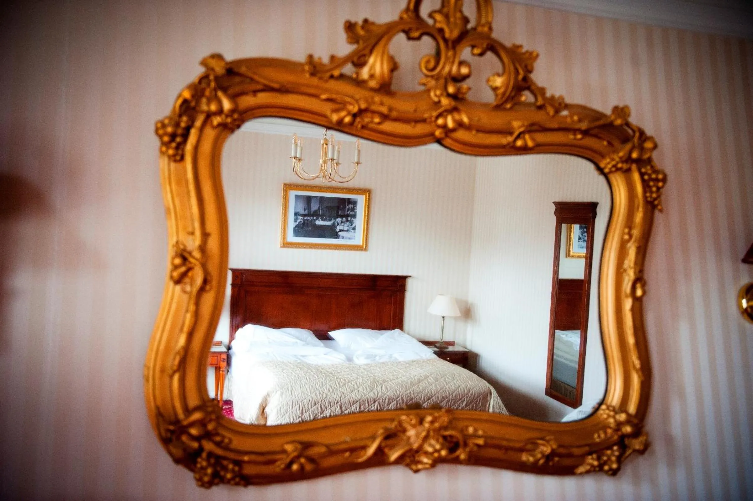 Decorative detail, Bed in Fleischer's Hotel