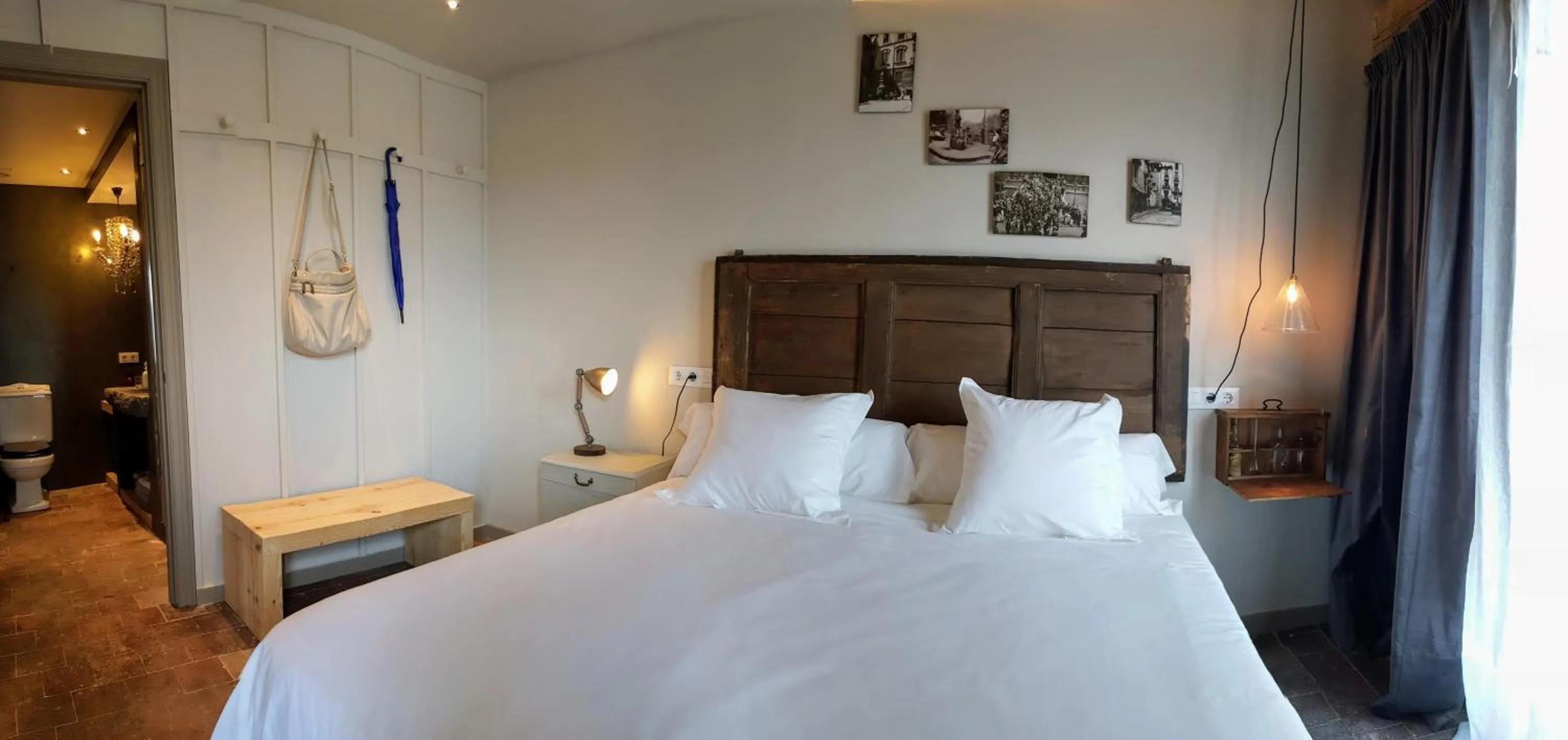 Bathroom, Bed in El Jardinet de Sant Esteve