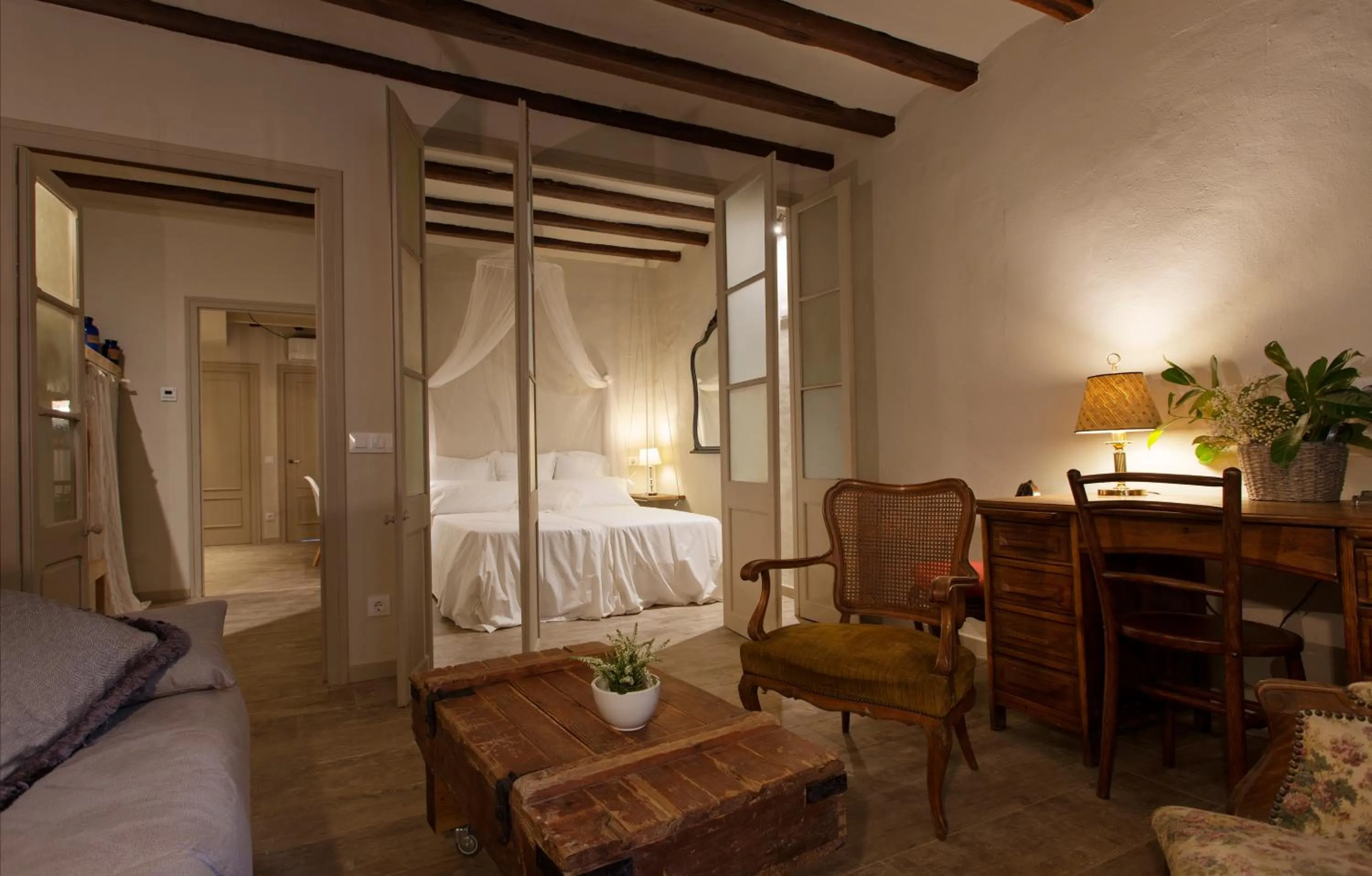 Photo of the whole room, Bed in El Jardinet de Sant Esteve