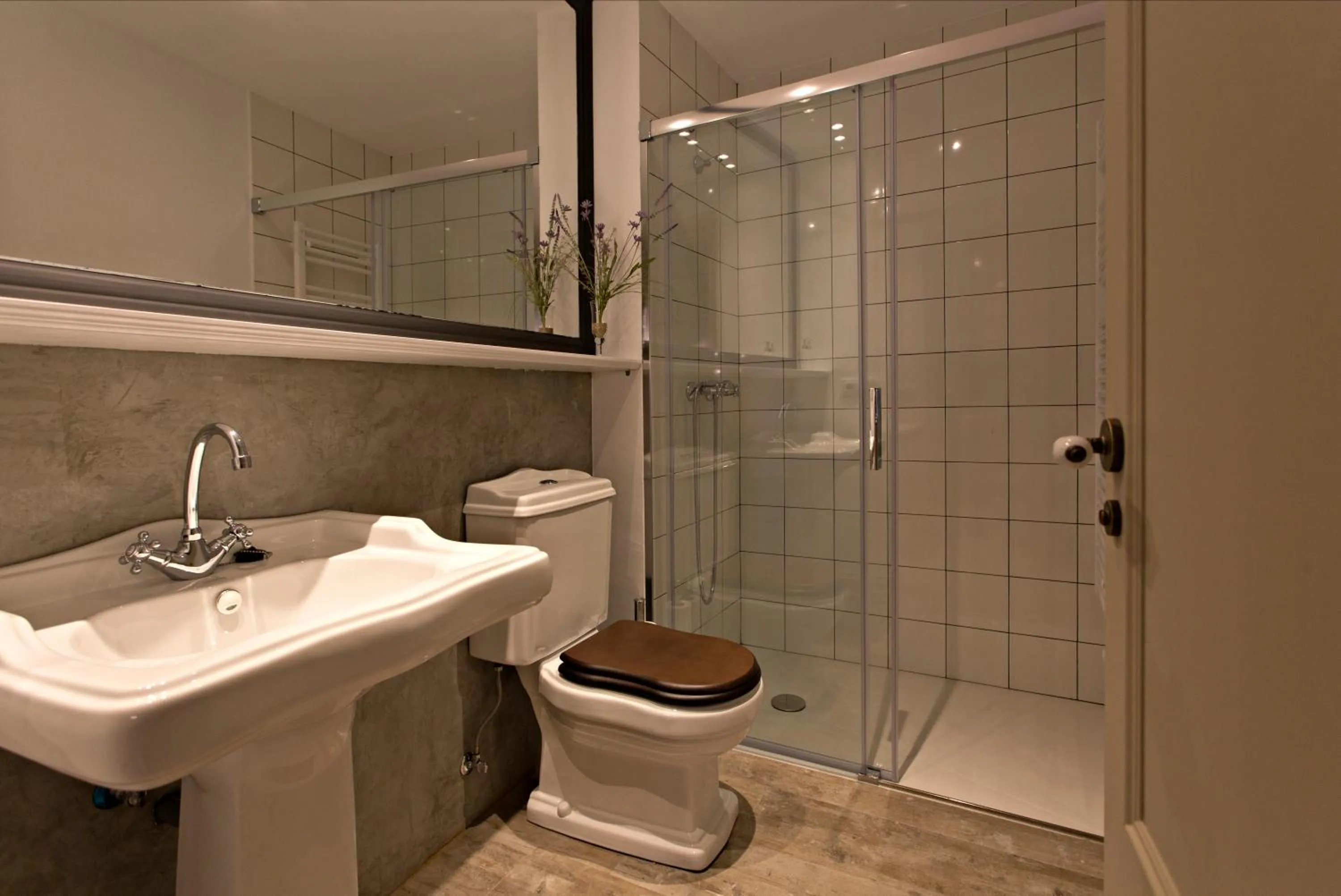 Shower in El Jardinet de Sant Esteve